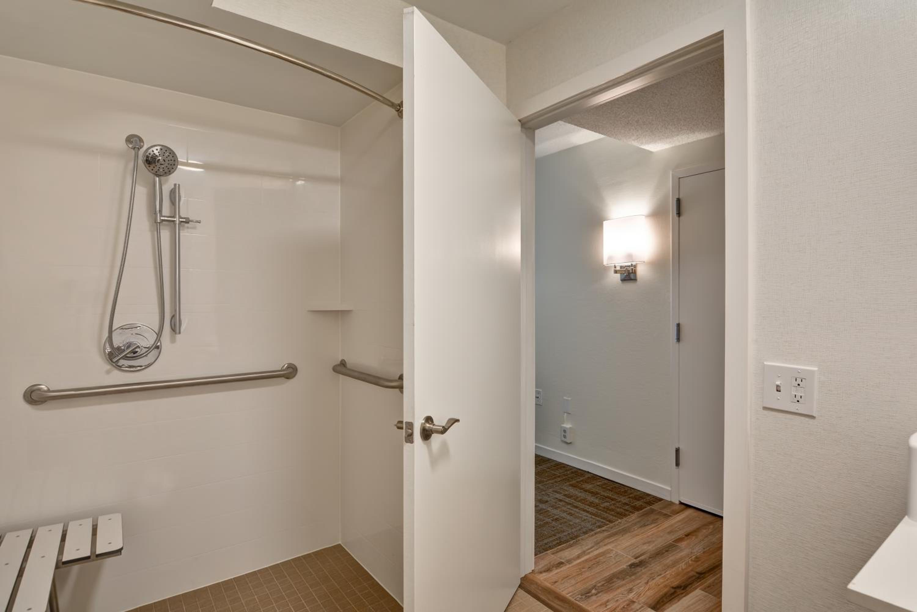 Queen Room - Hearing Access Non Smoking - Photo 7