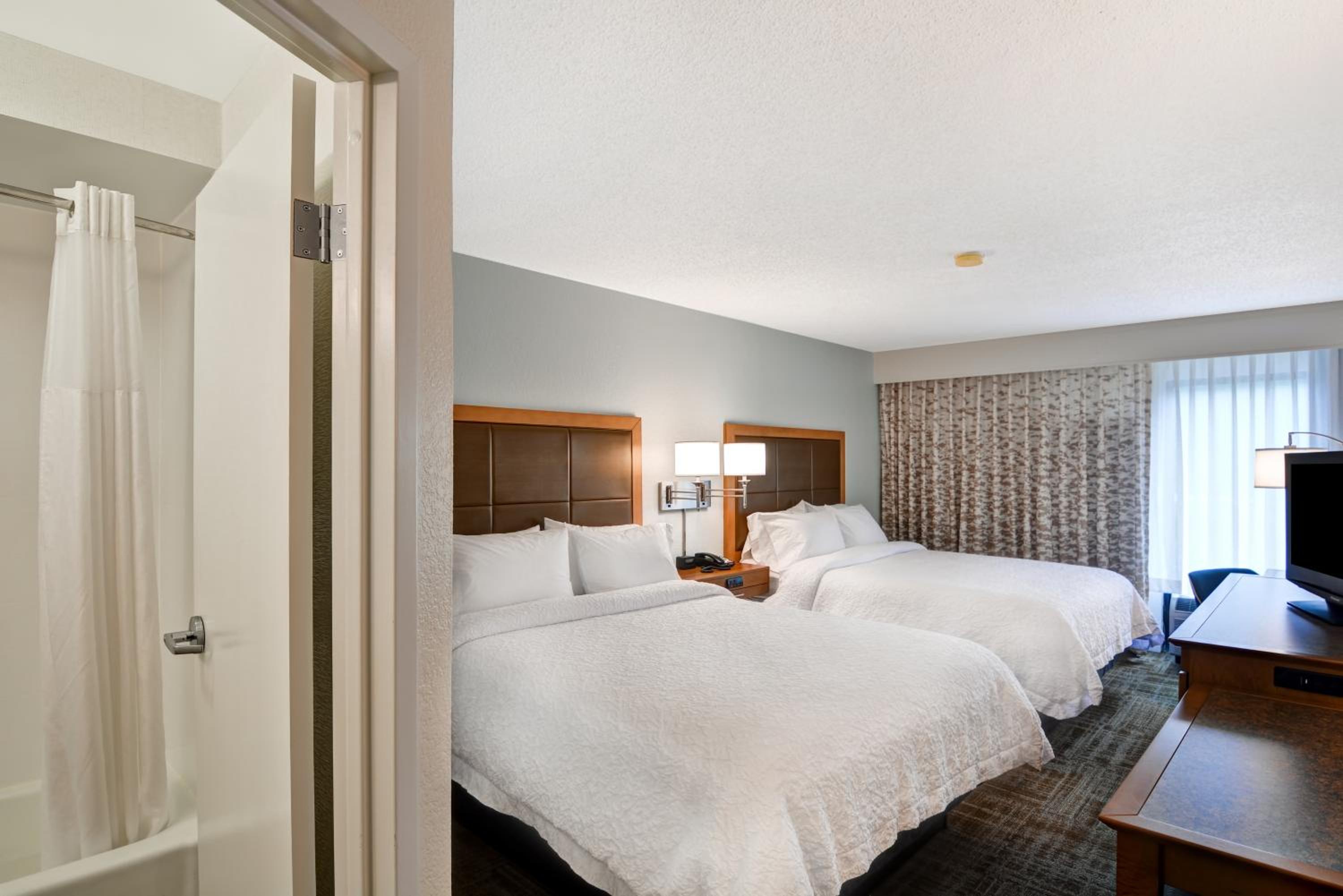 Room with Two Queen Beds - Non-Smoking - Photo 6