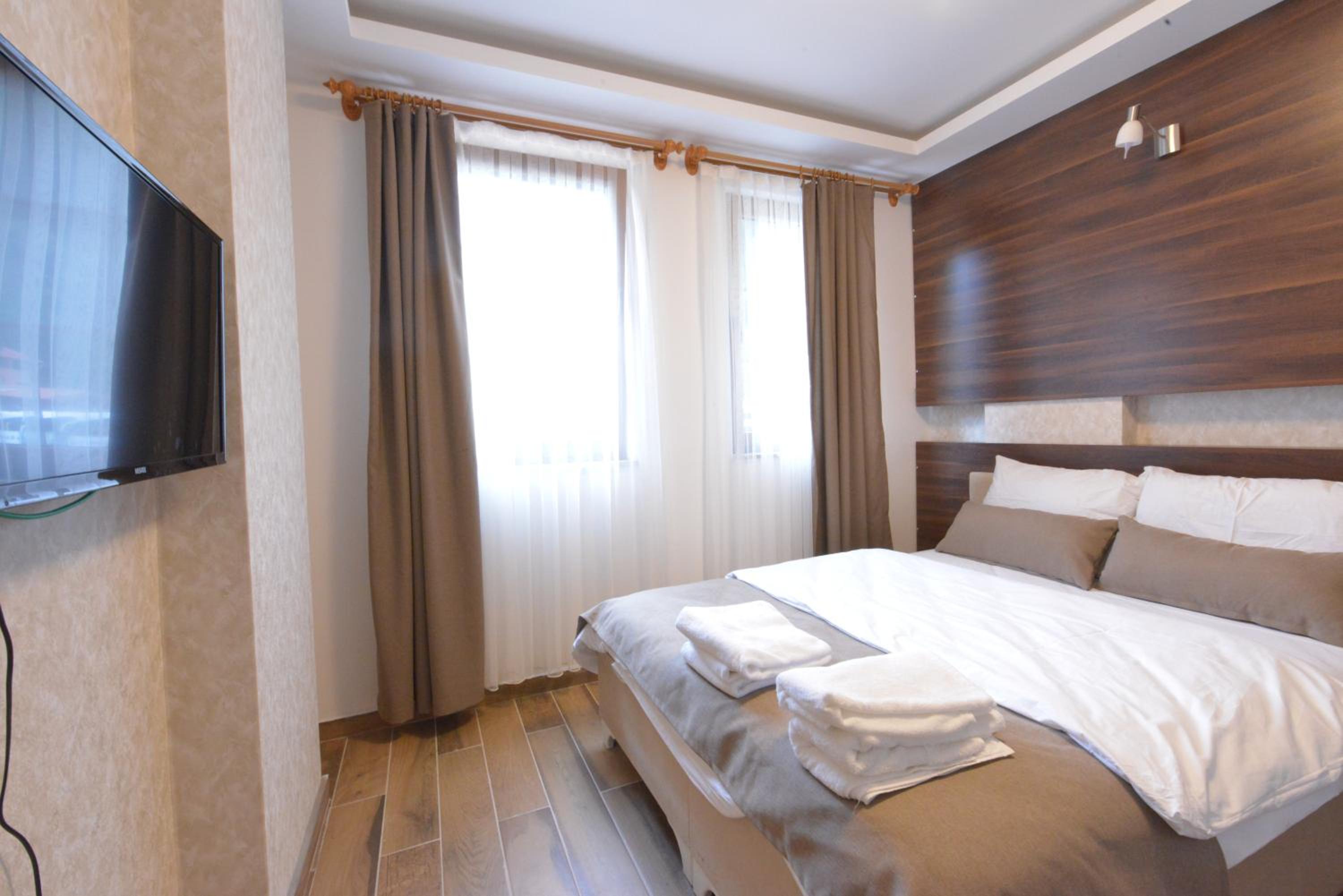 One-Bedroom Suite with Balcony (Ground Floor) - Photo 6