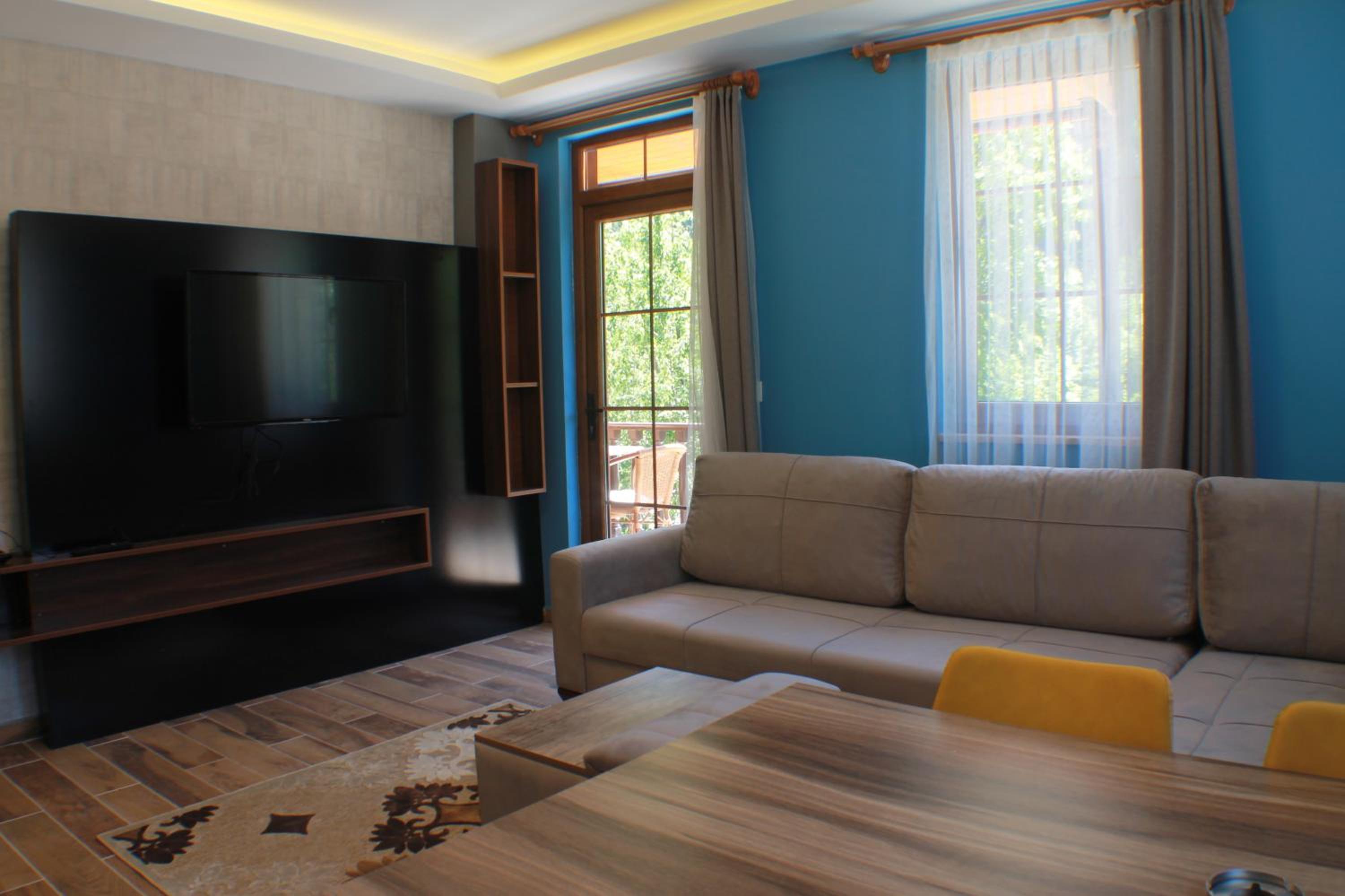 Two-Bedroom Suite with Balcony - Photo 8
