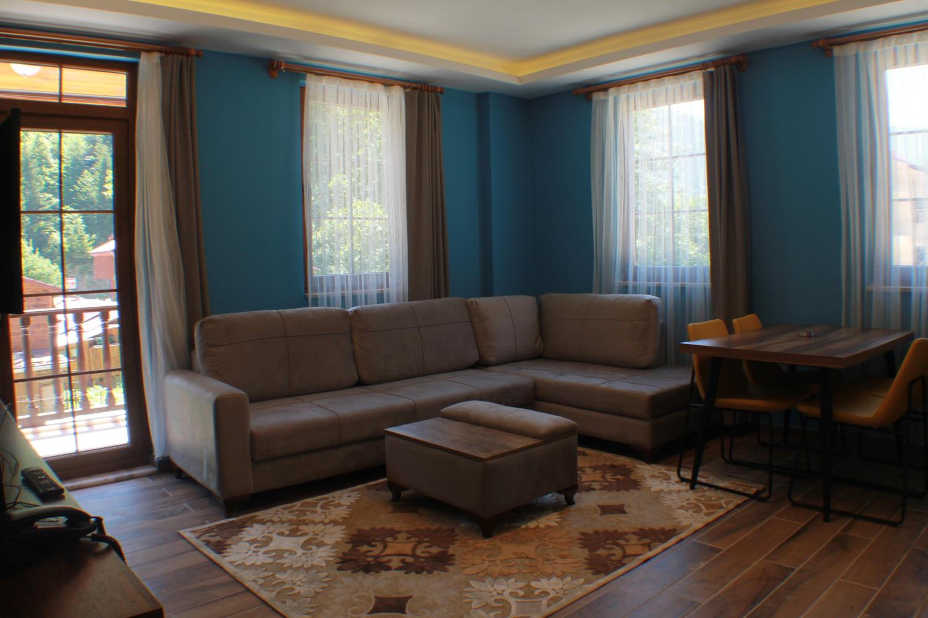 Two-Bedroom Suite with Balcony - Photo 4