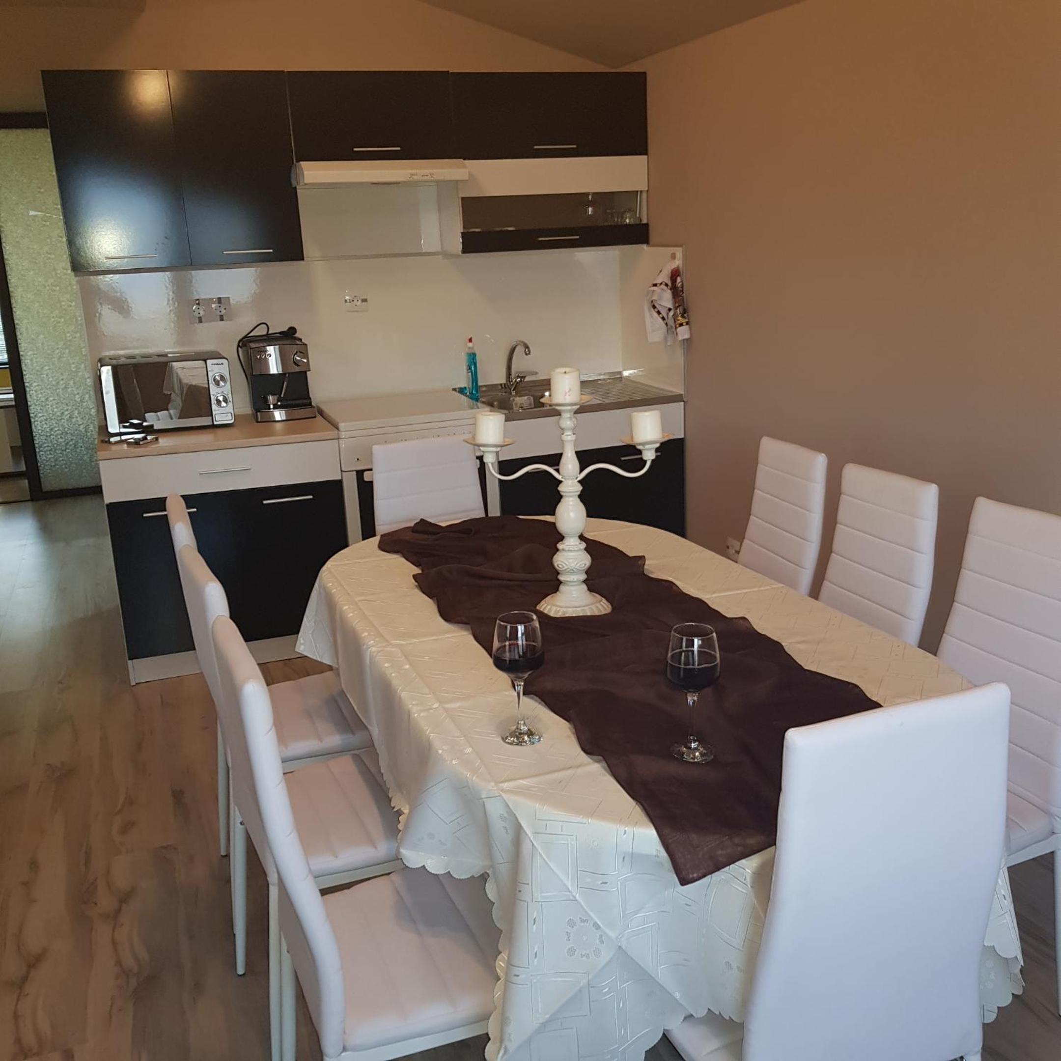 Apartment with Mountain View - Photo 2