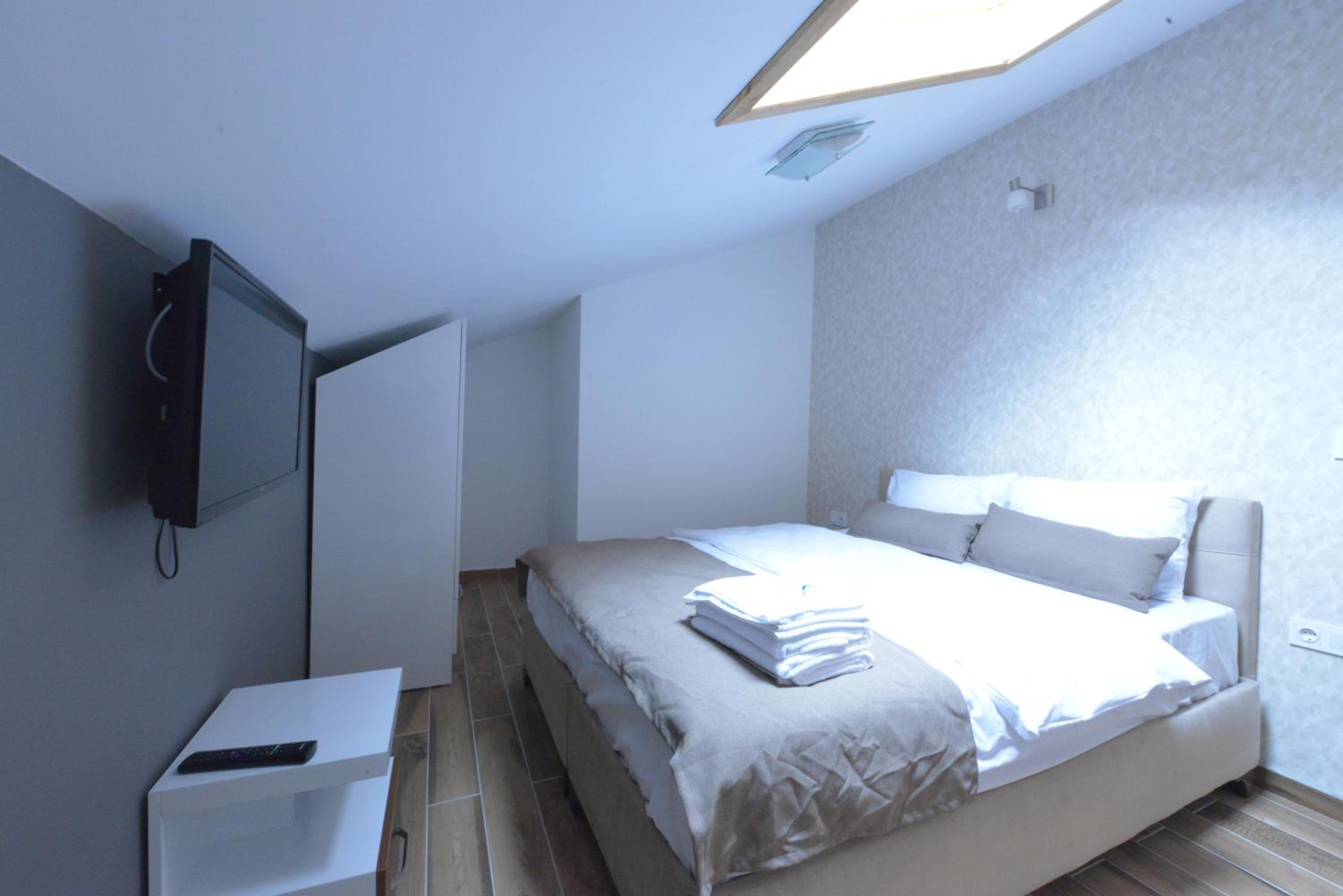 One-Bedroom Suite with Balcony (Attic) - Photo 12