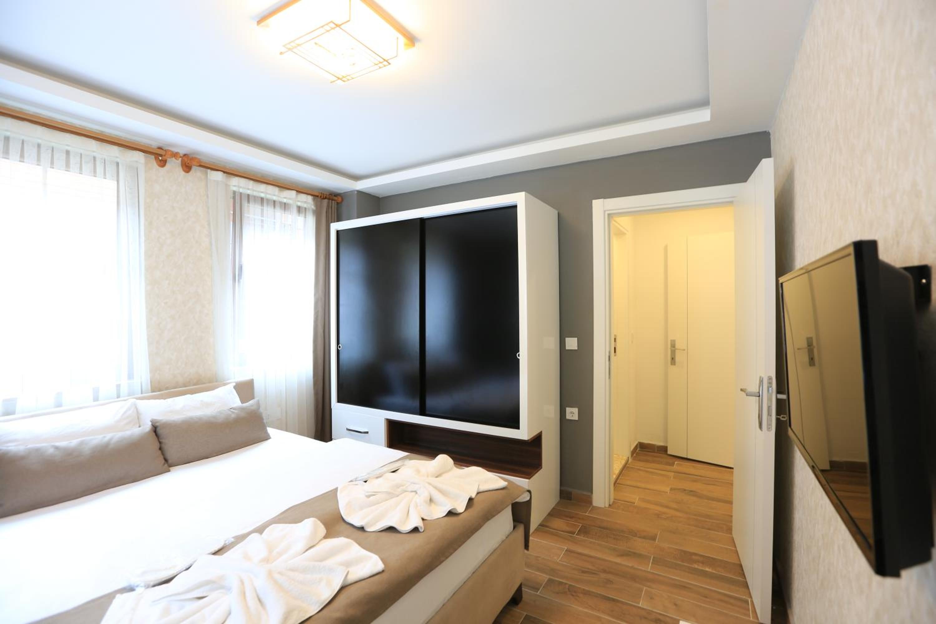 Two-Bedroom Suite with Balcony (Ground Floor) - Photo 14