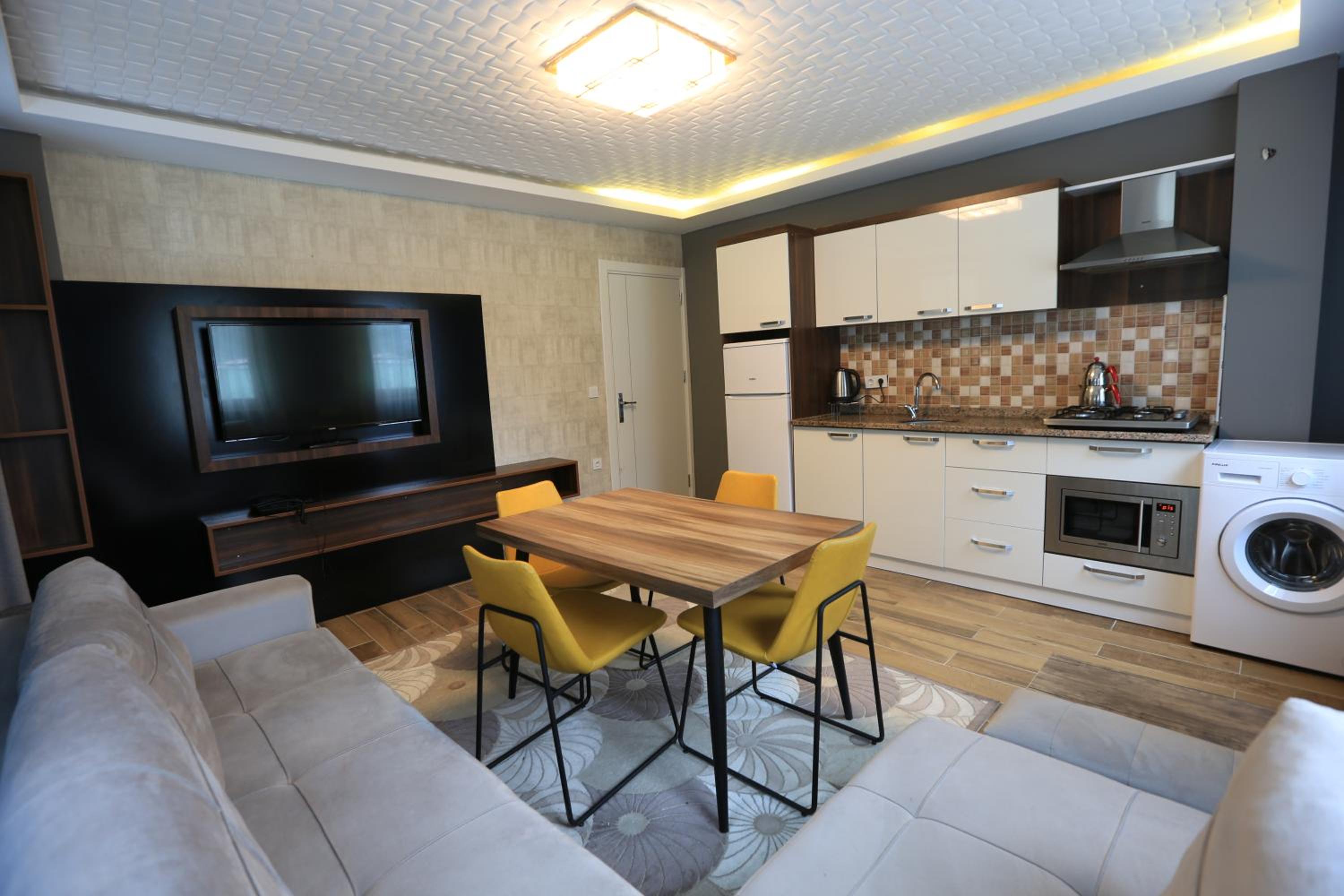 Two-Bedroom Suite with Balcony - Photo 5