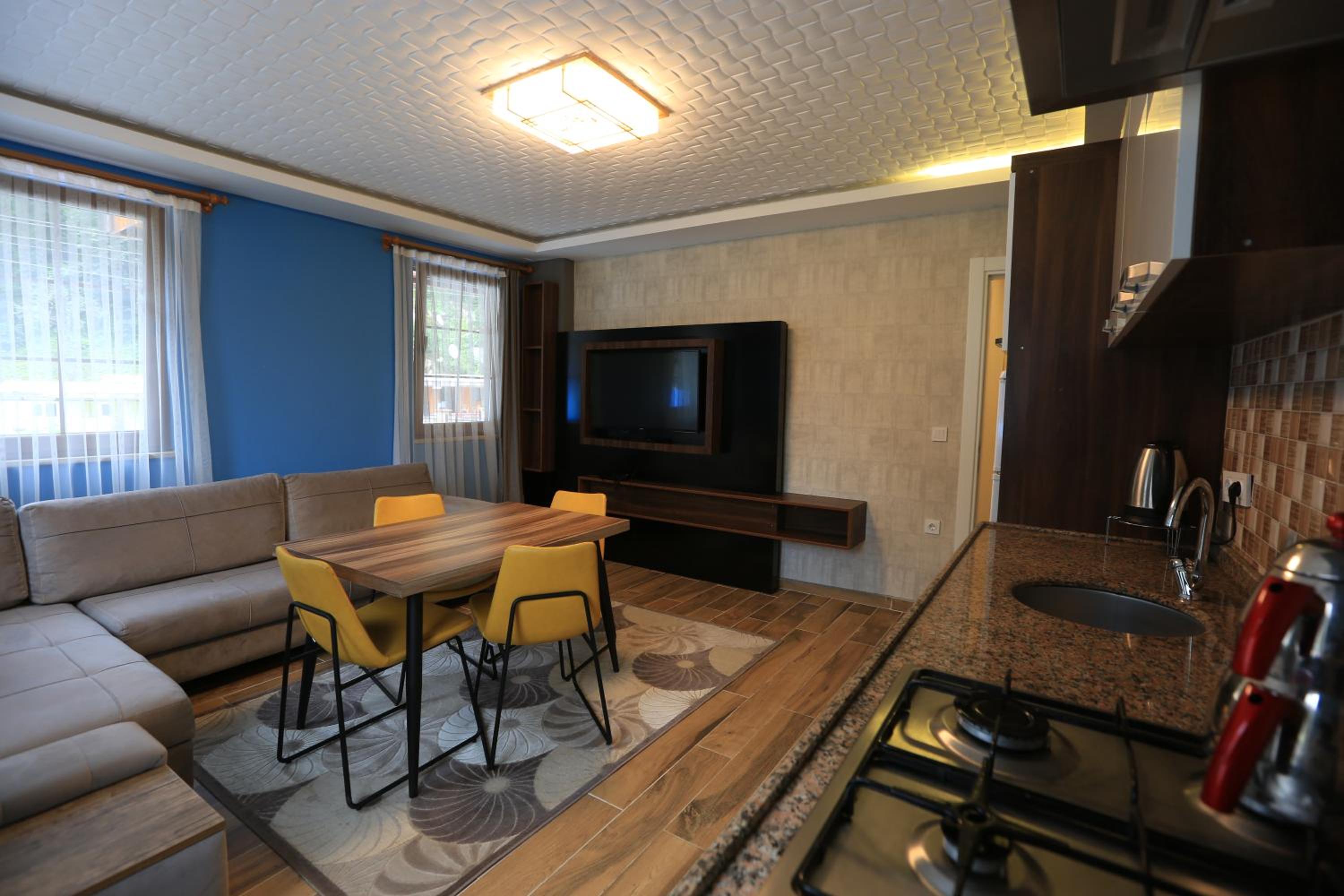 Two-Bedroom Suite with Balcony (Ground Floor) - Photo 7