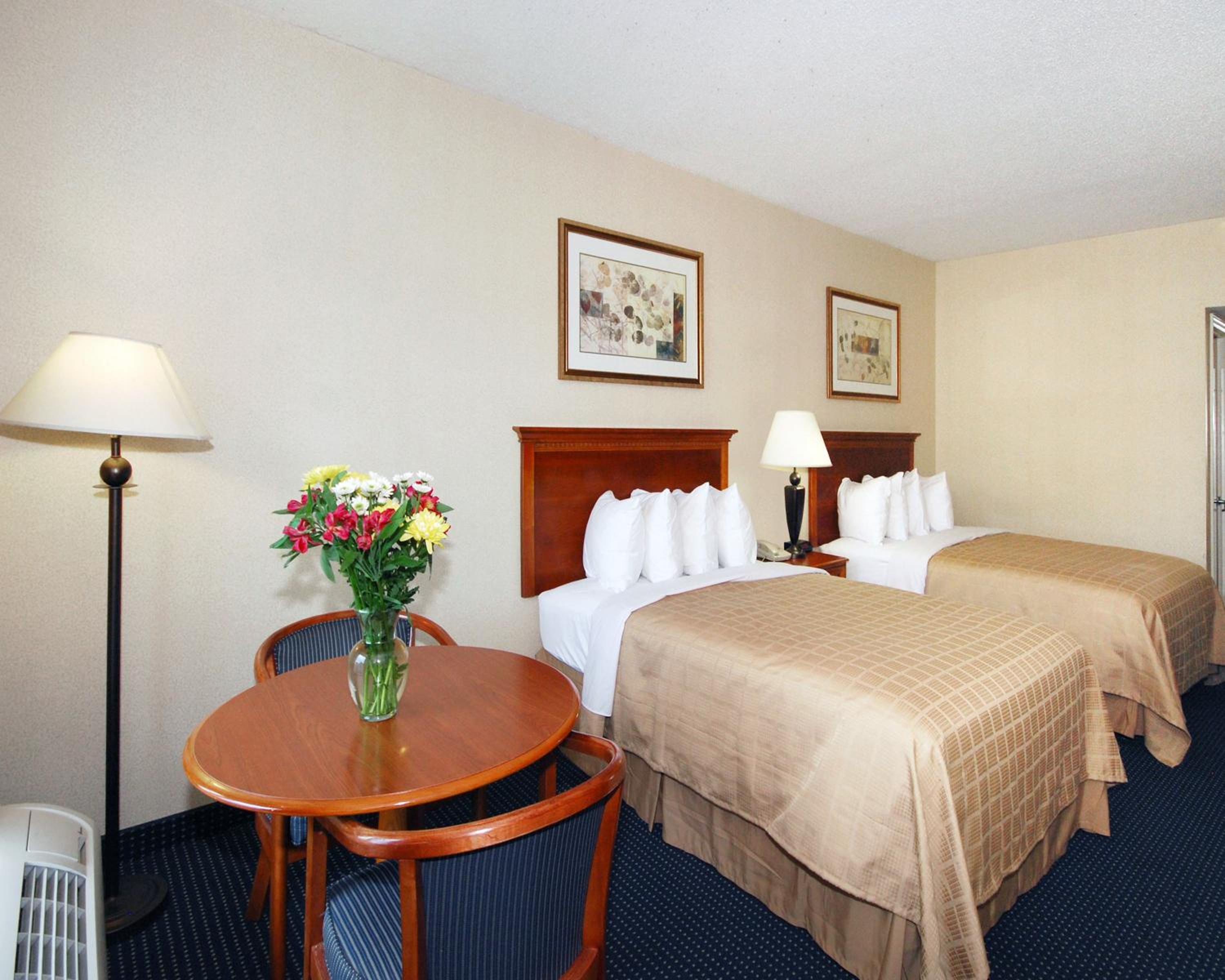 Double Room with Two Double Beds - Non-Smoking - Photo 4
