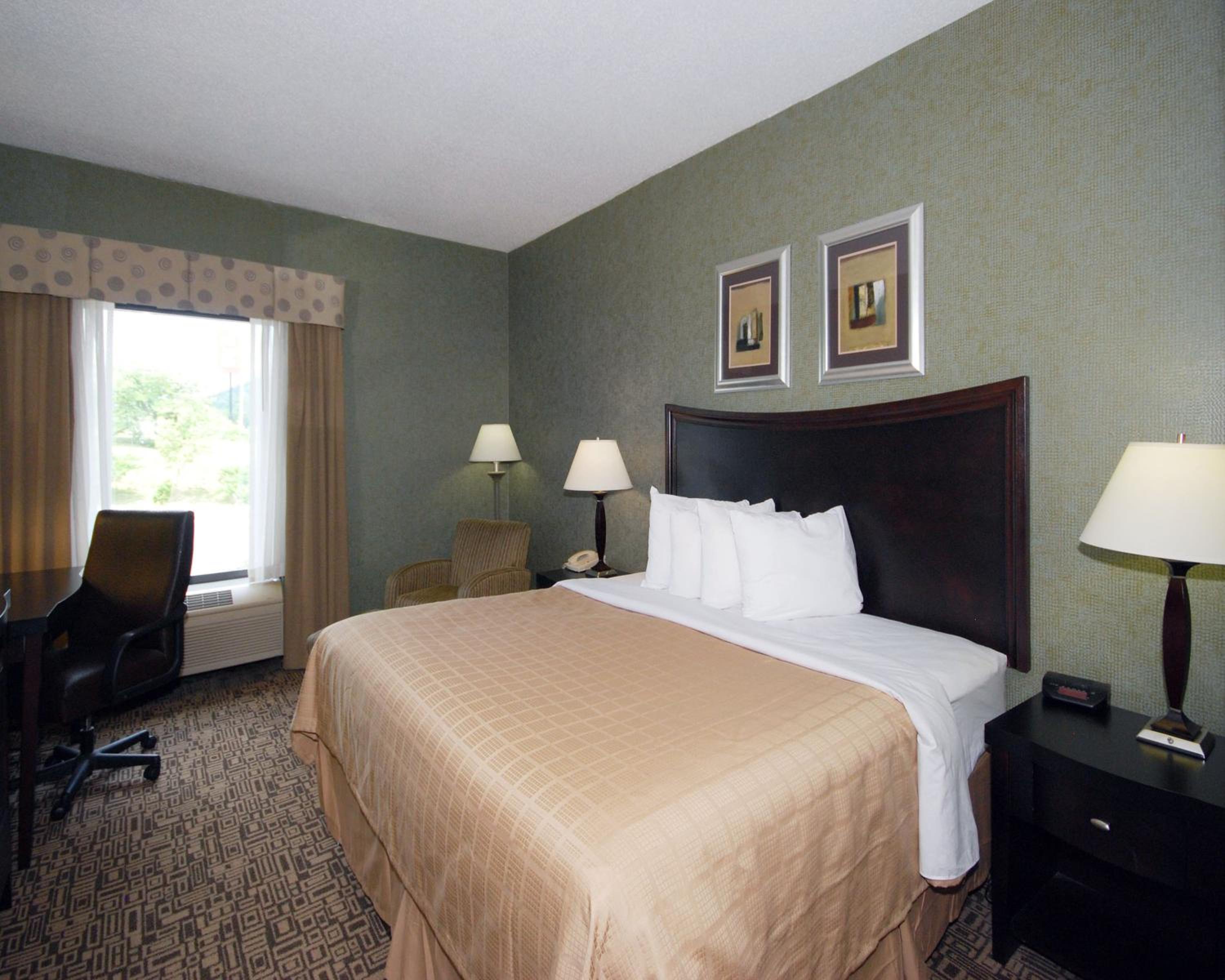 King Room - Non-Smoking - Photo 1