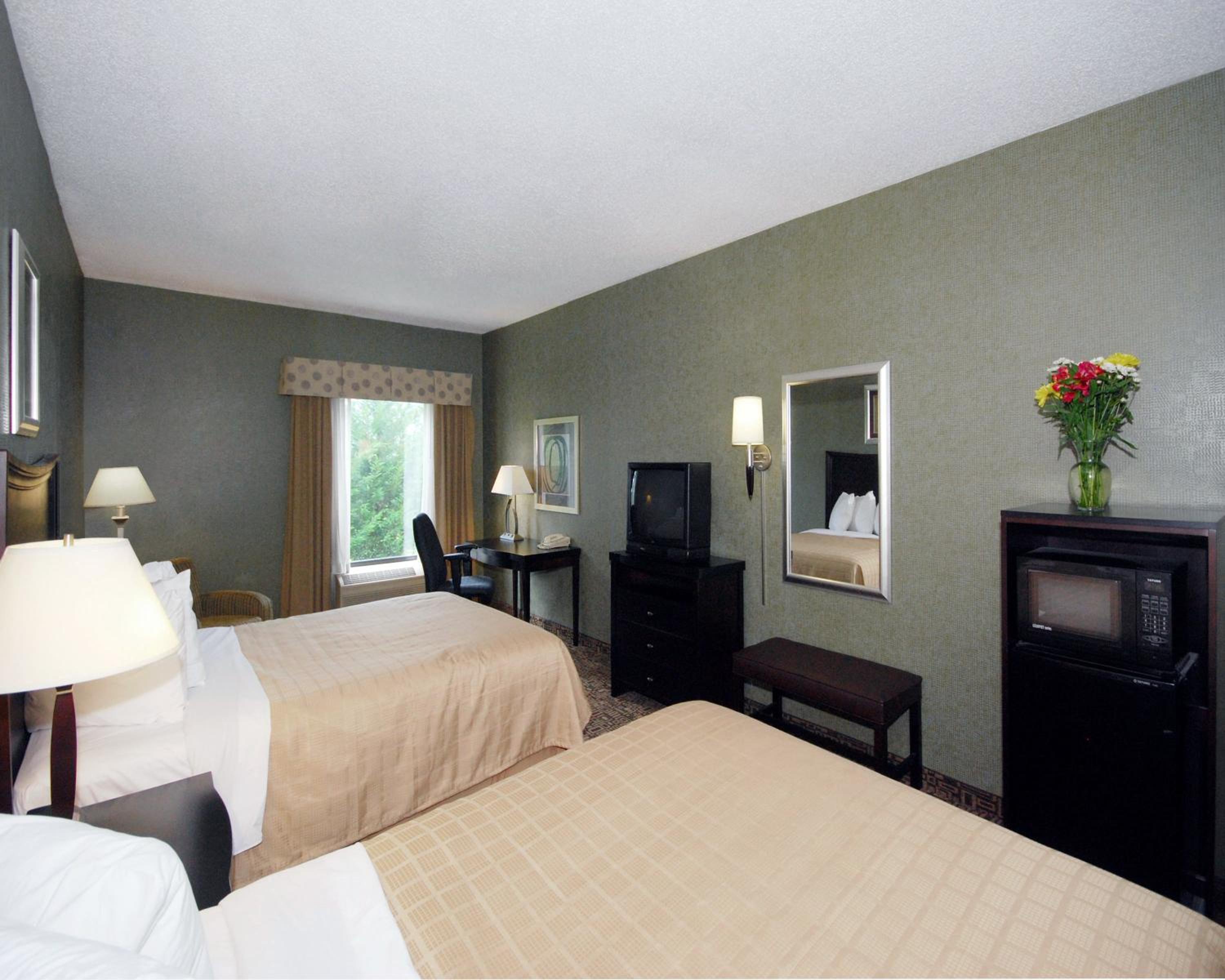 Double Room with Two Double Beds - Non-Smoking - Photo 2