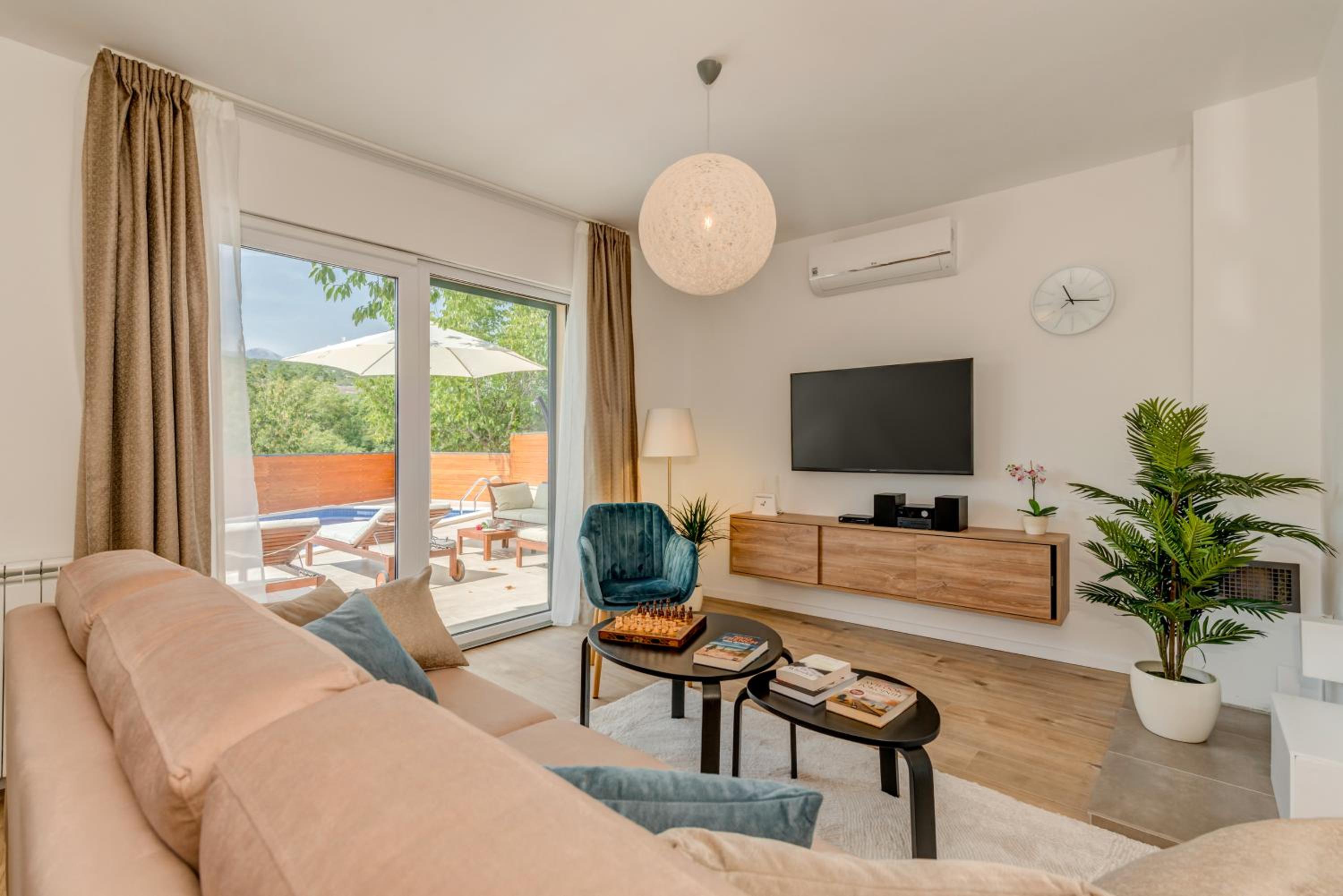 Villa photo 1