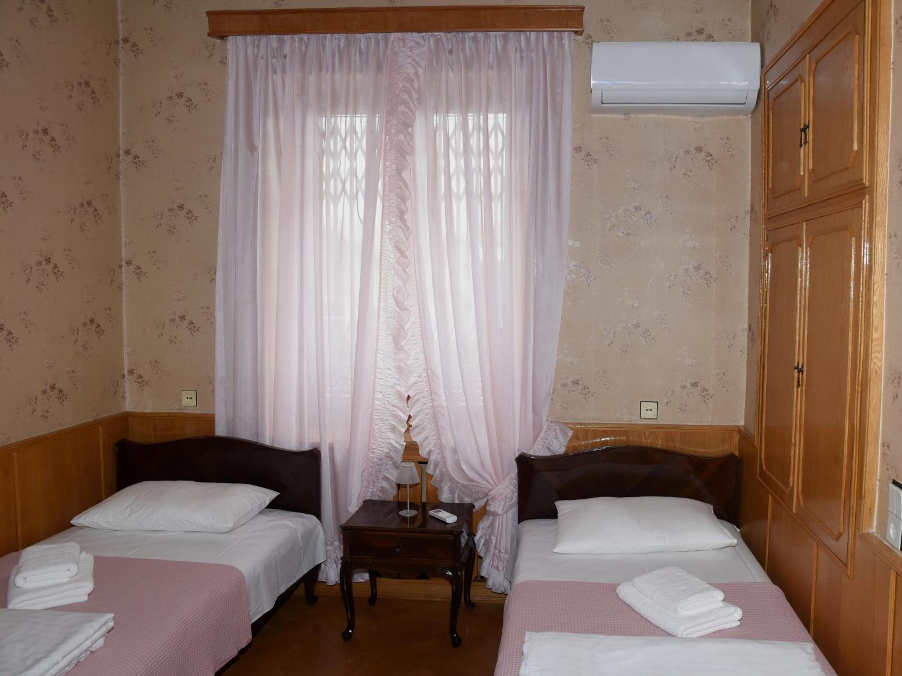 Budget Twin Room photo 2