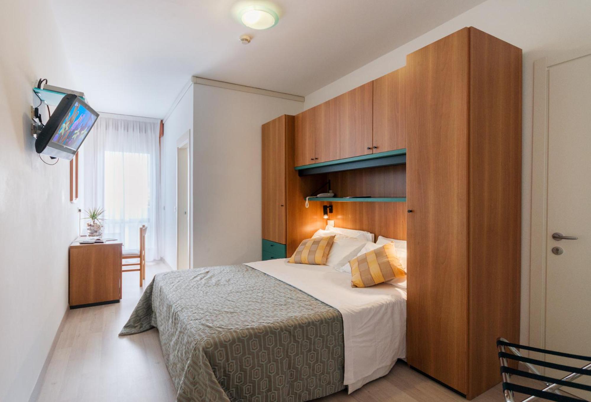 Standard Double Room - Photo 3