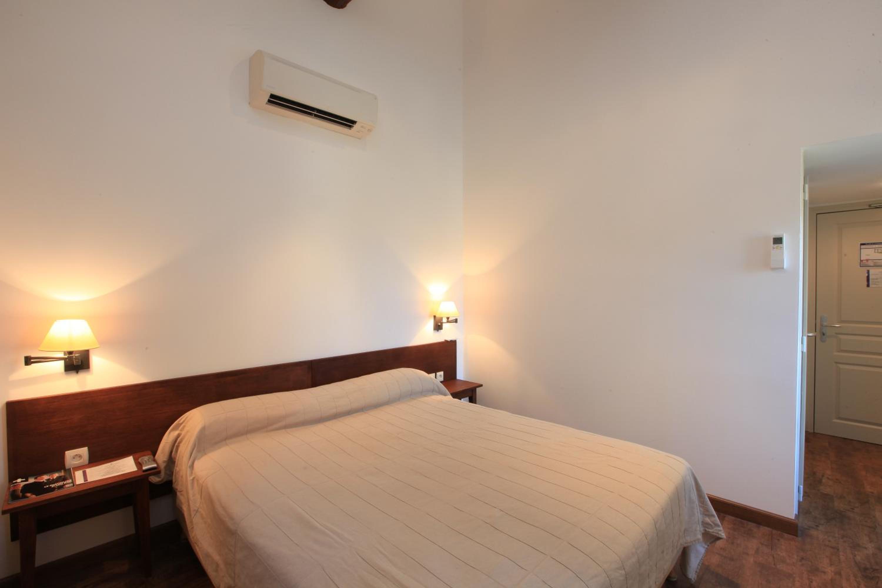 Standard Double Room photo 2