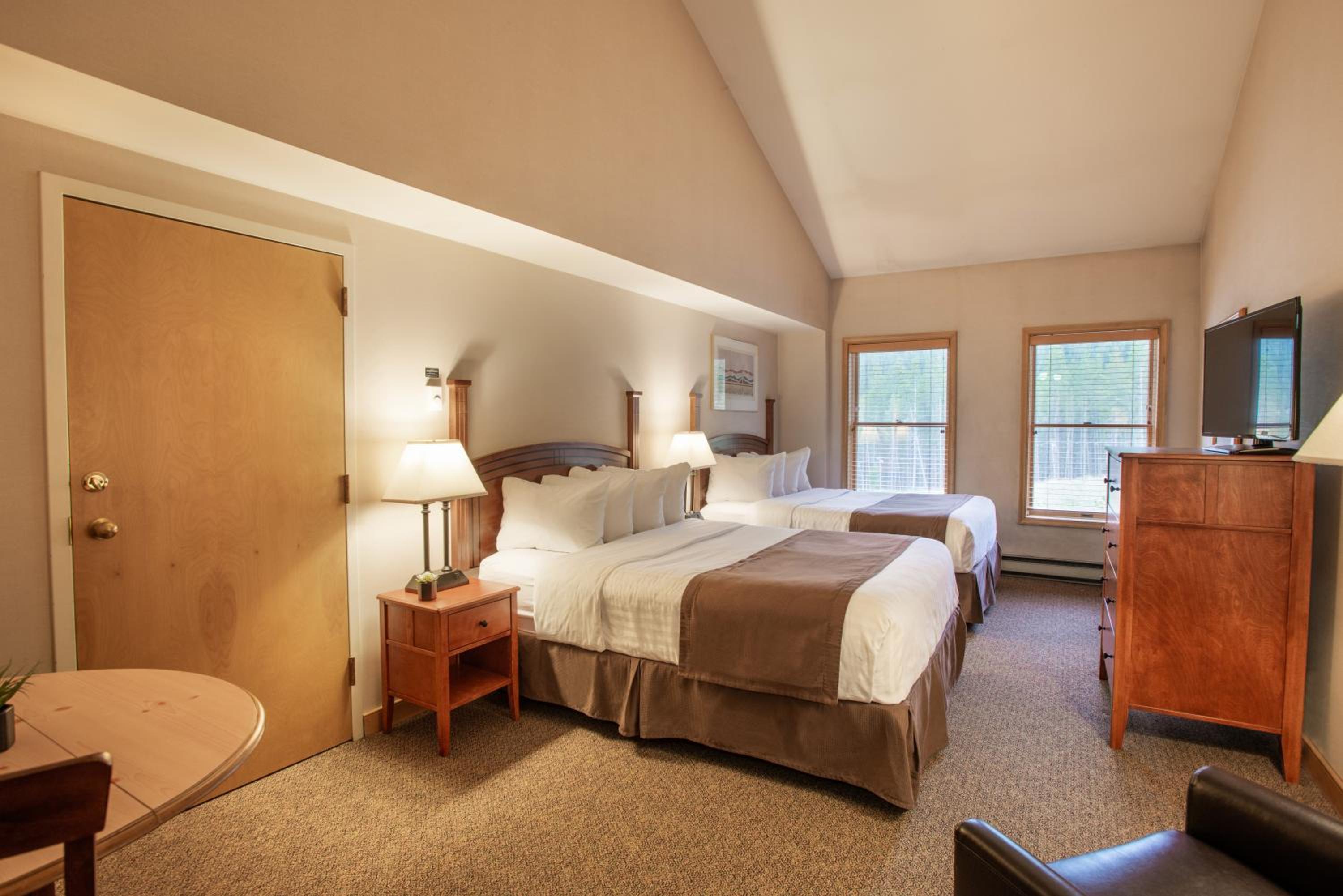 Queen Room with Two Queen Beds photo 3