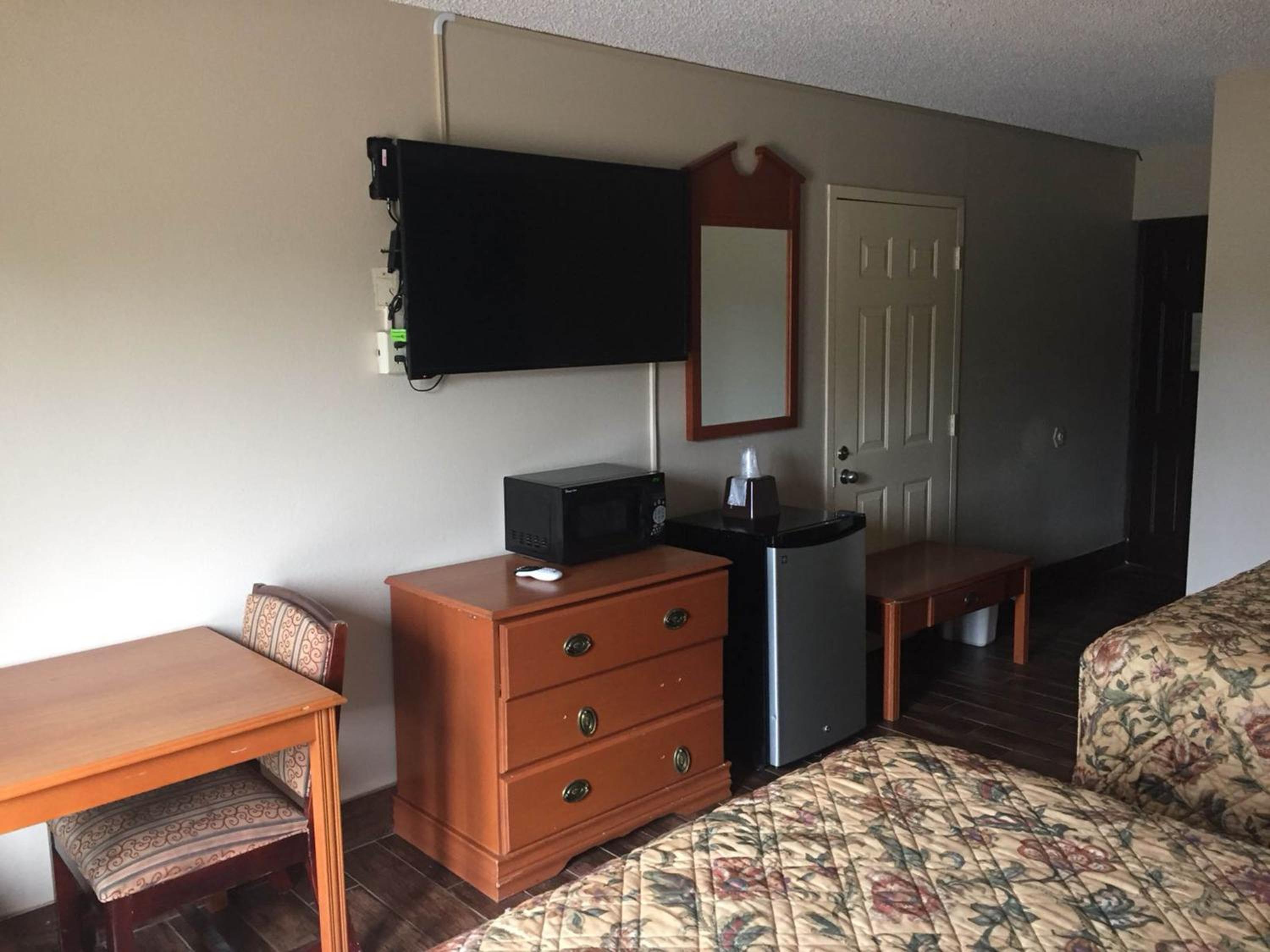 Queen Room photo 1