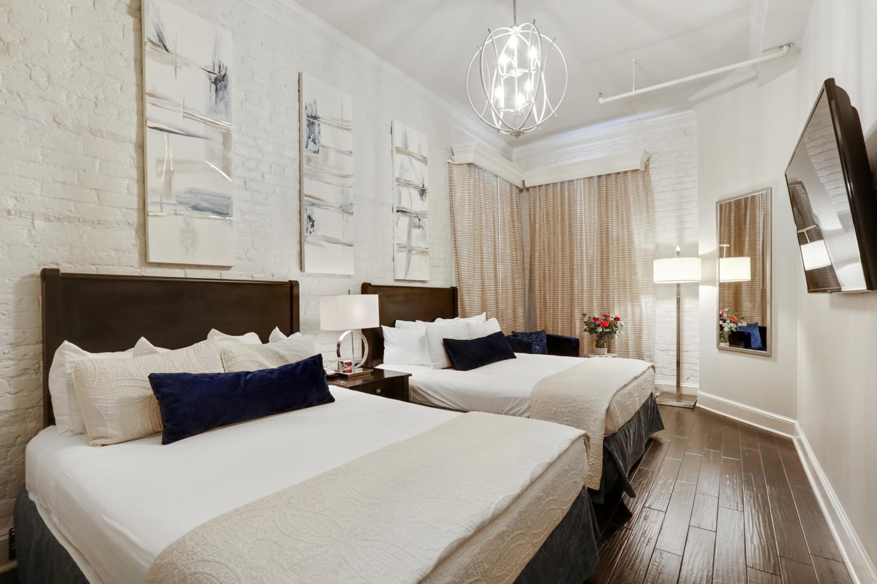 Standard  2 Queen Beds - Photo 3