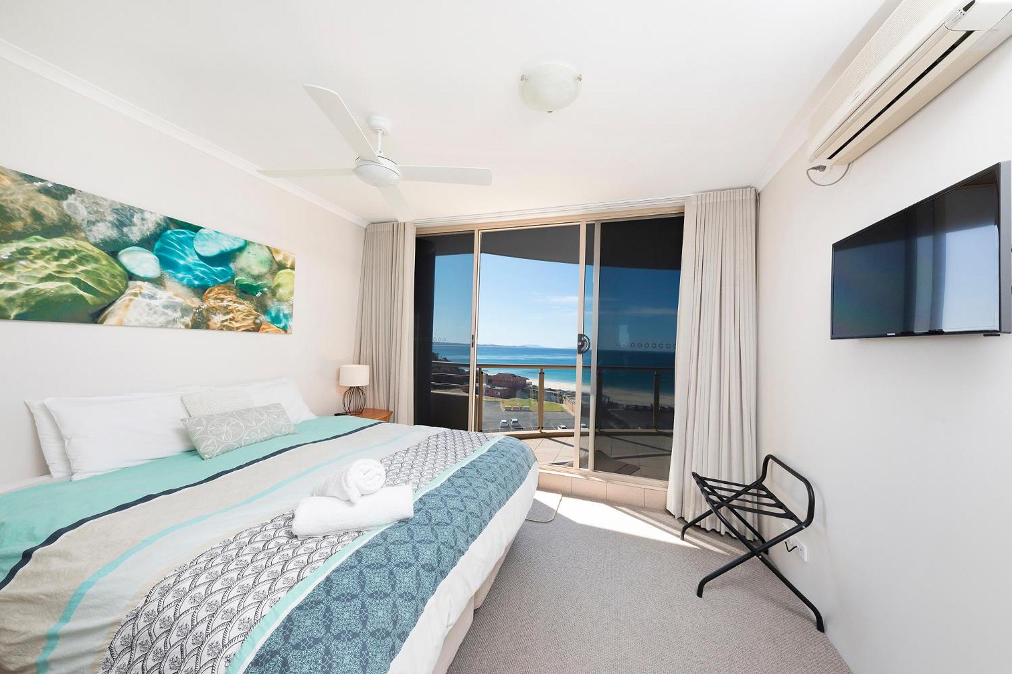 Three-Bedroom Apartment with Beach View - Level 8 (Unit 19), photo 6
