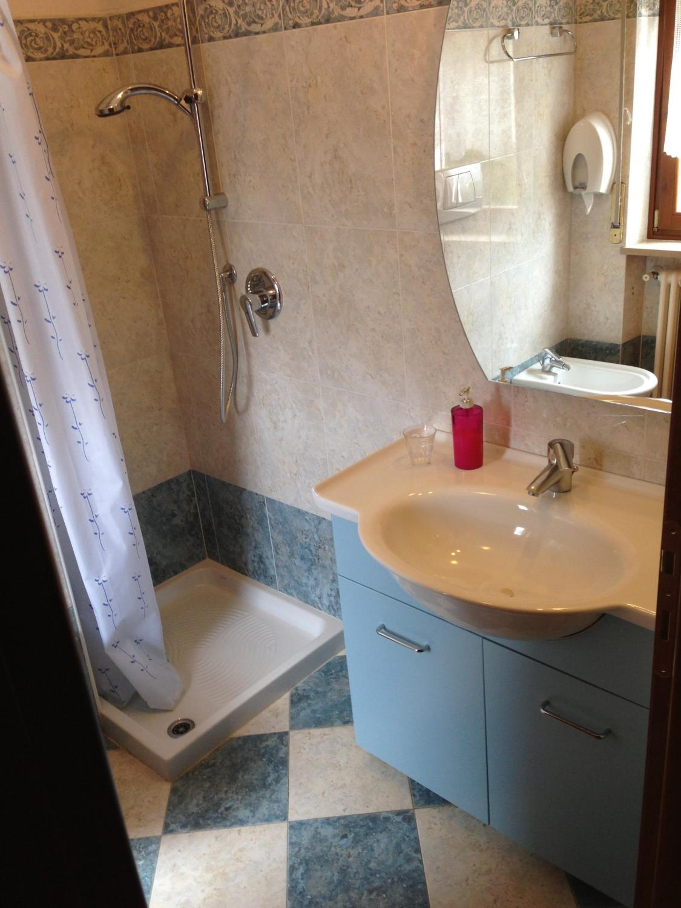 Double Room - Photo 10