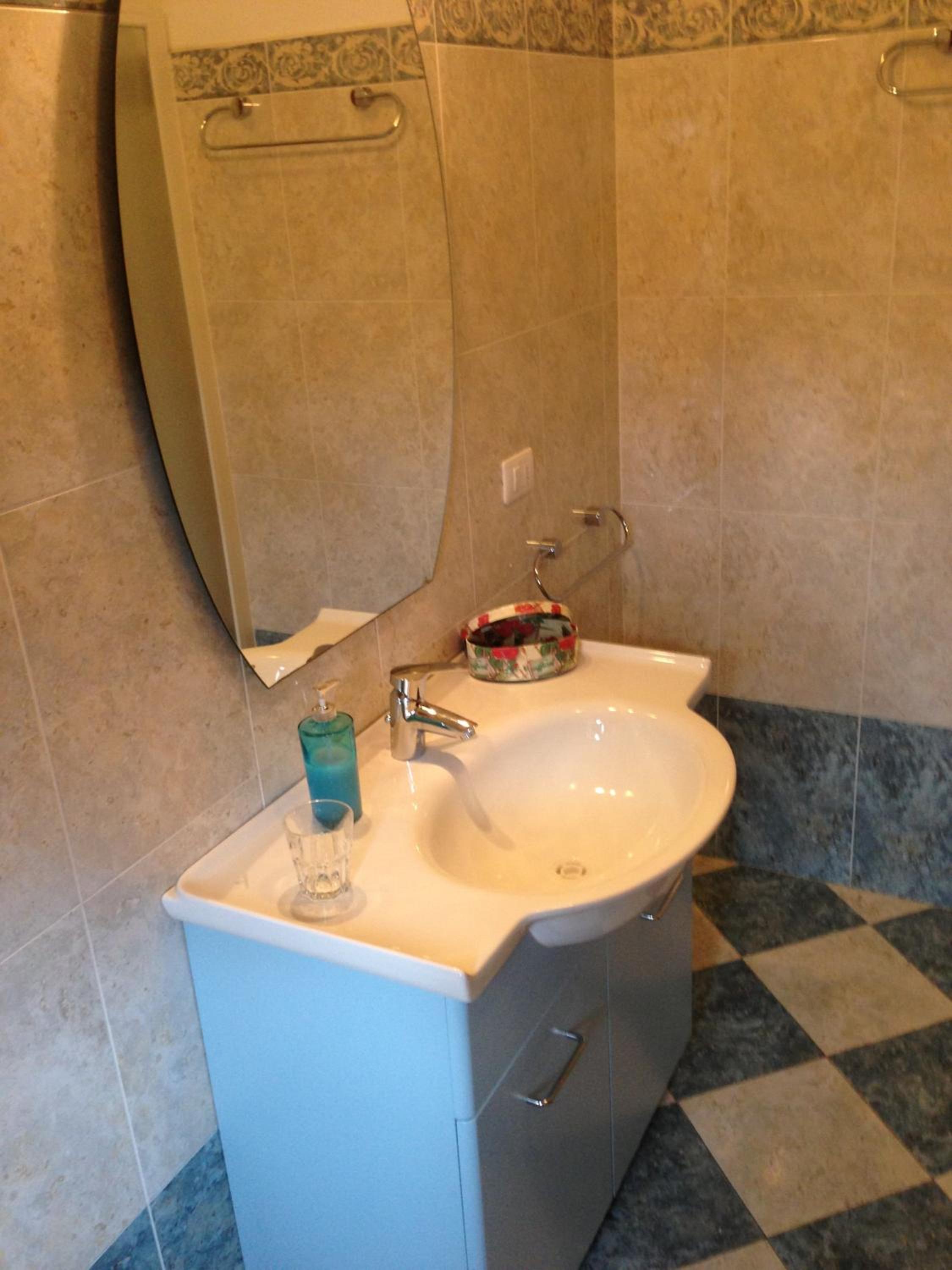 Double Room - Photo 11