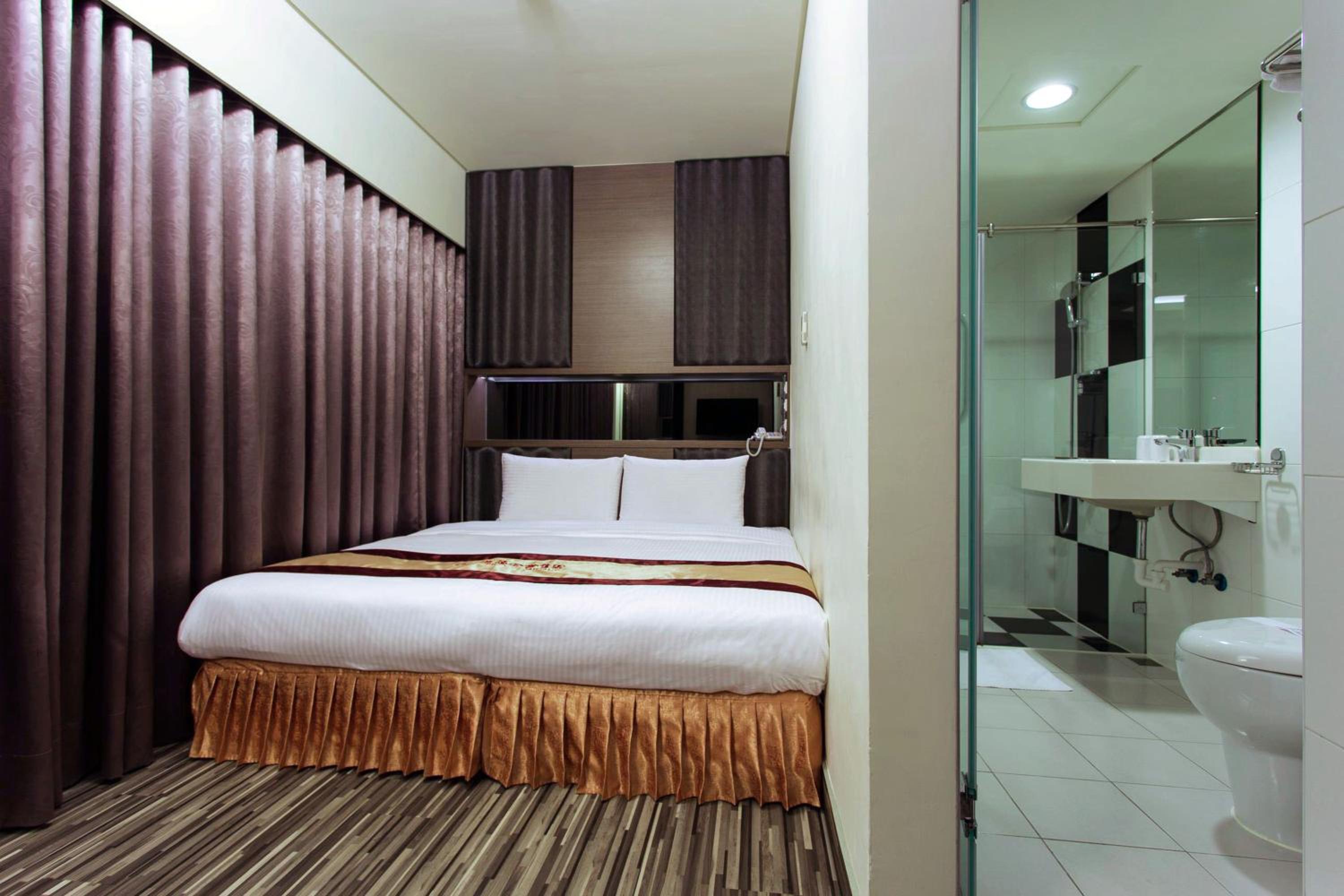 Small Double or Twin Room photo 2