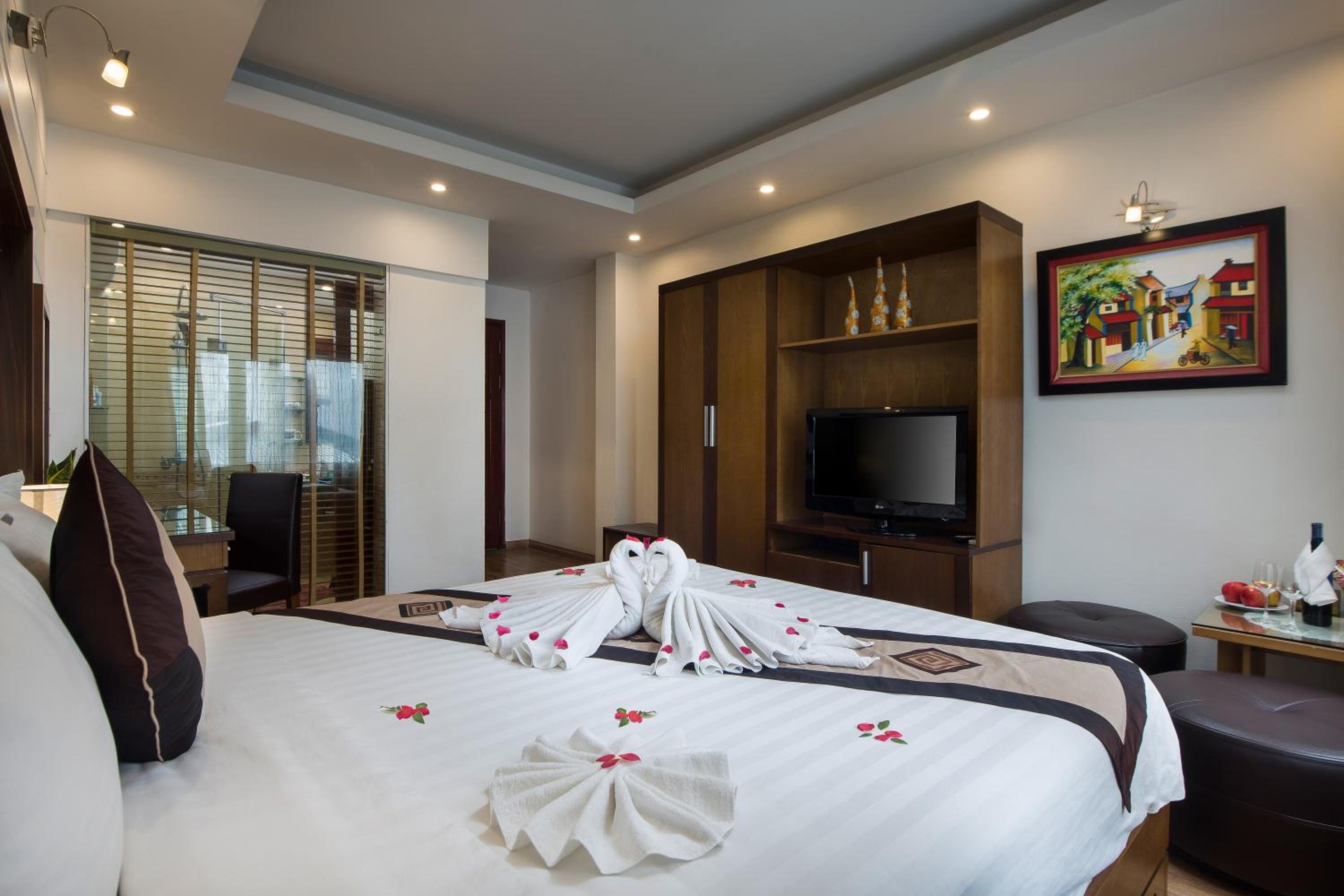 Honeymoon Suite photo 2