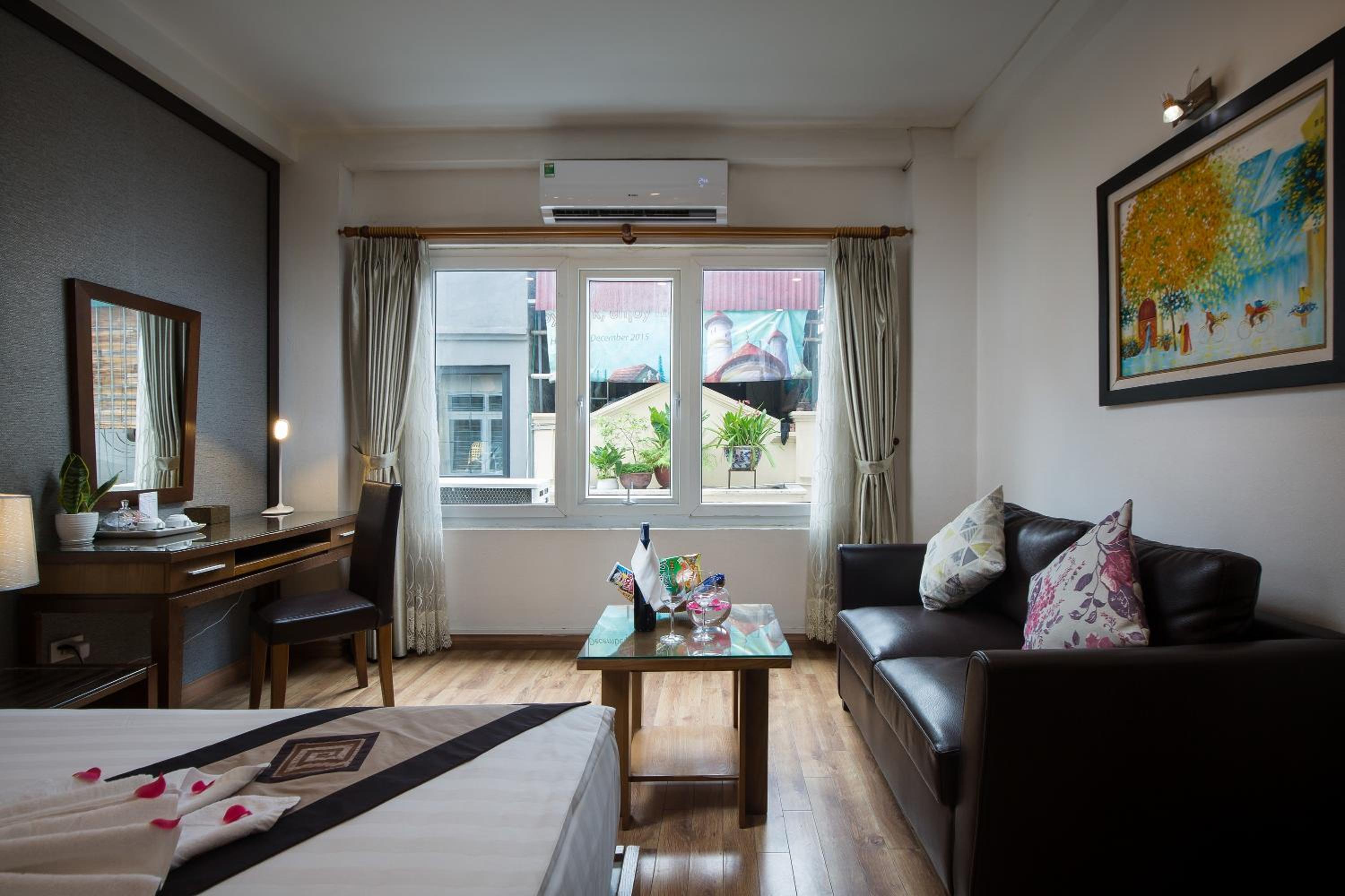 Family Room - Photo 4