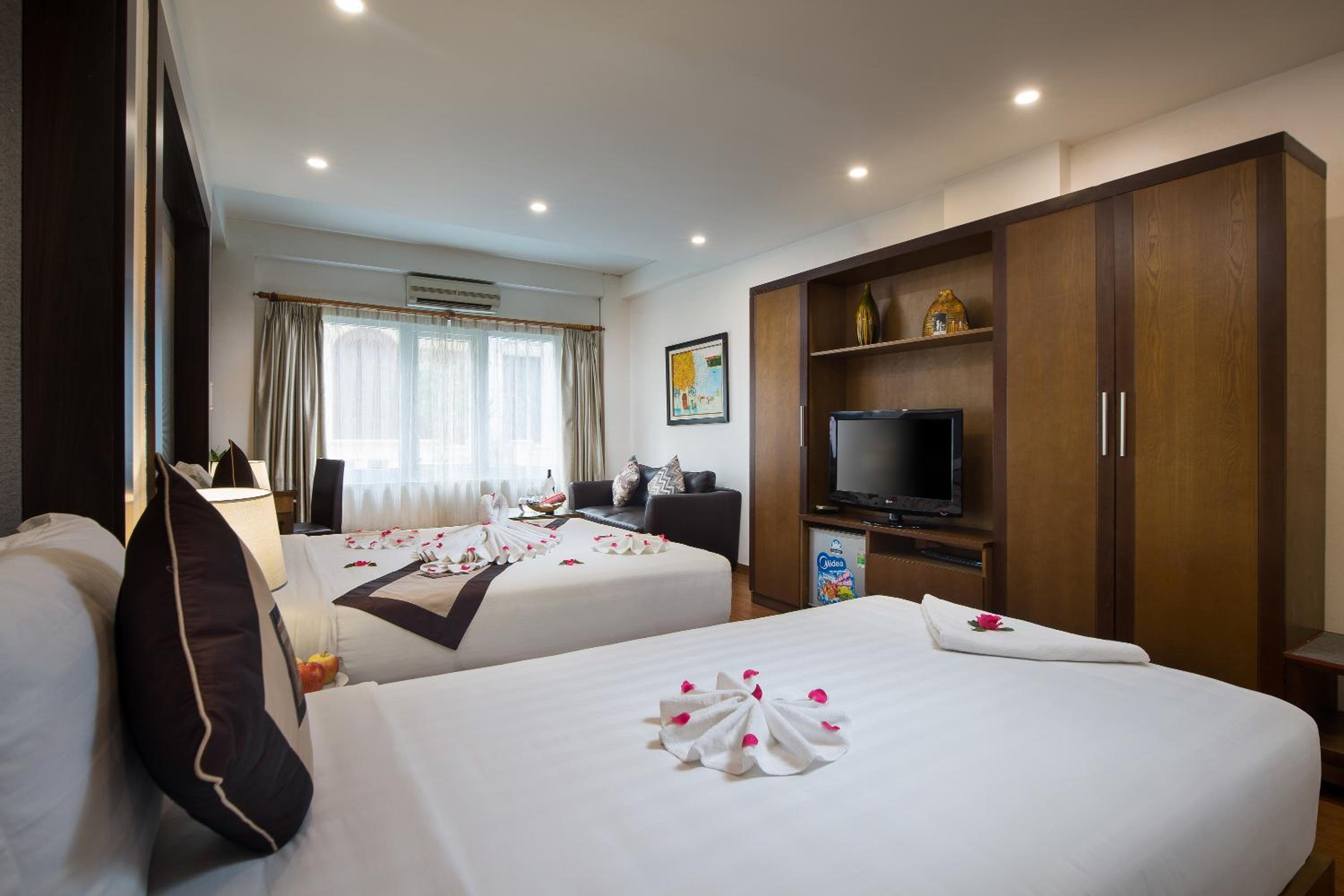 Suite - Photo 3