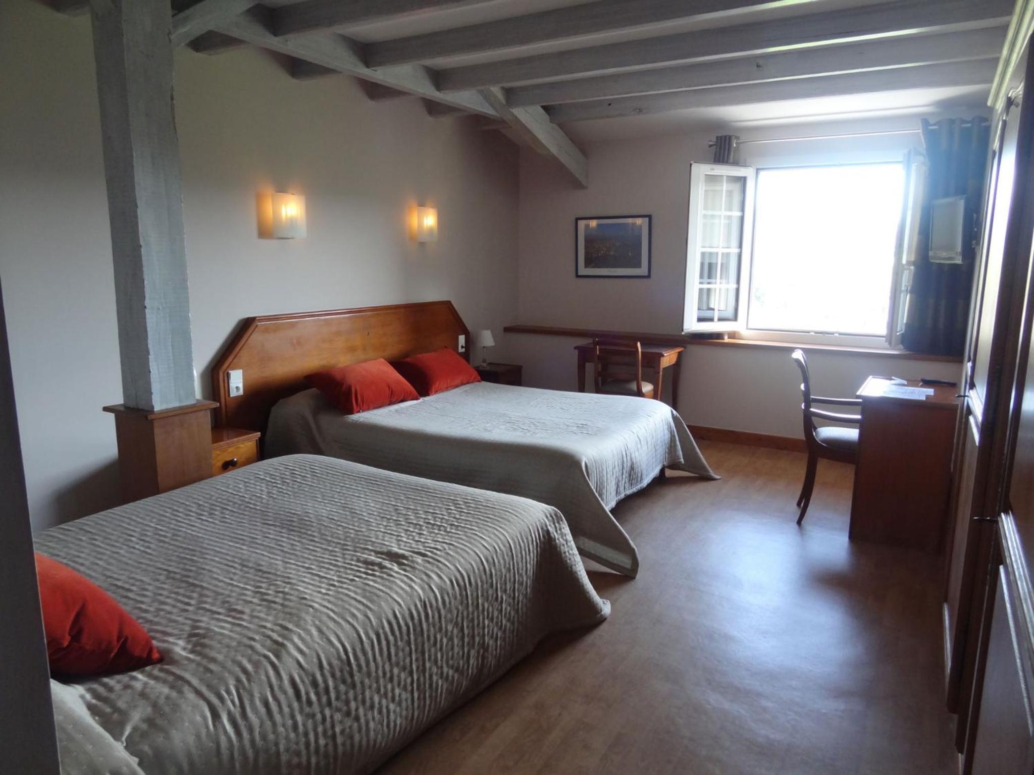 Basic Triple Room photo 2
