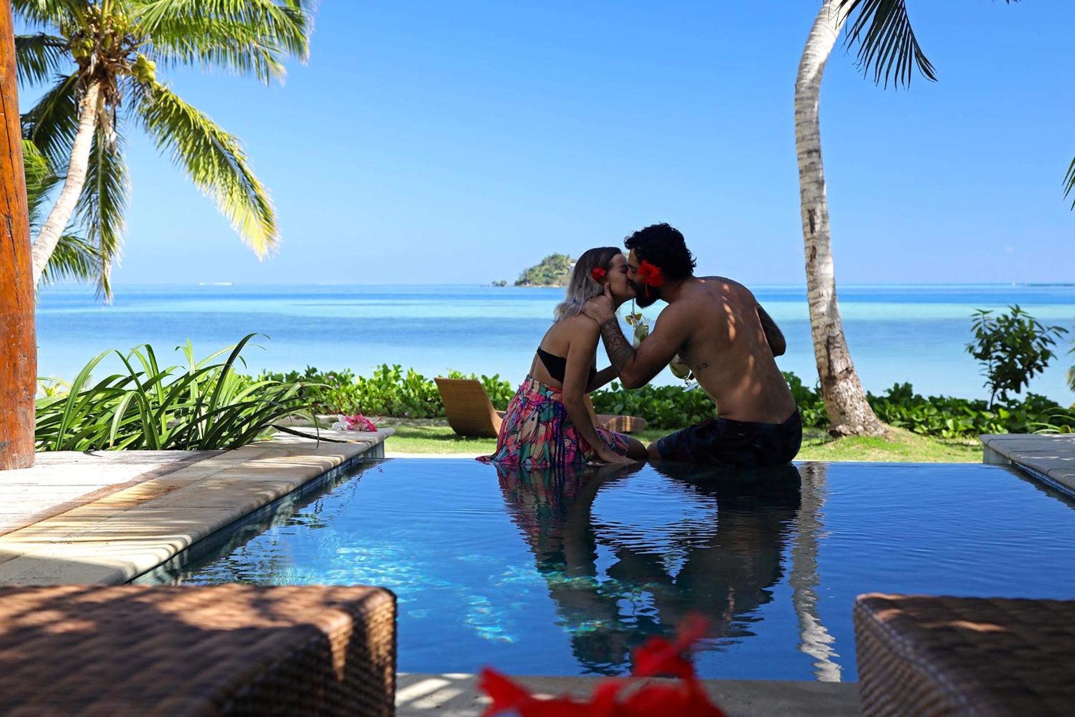 Beachfront Pool Bure 