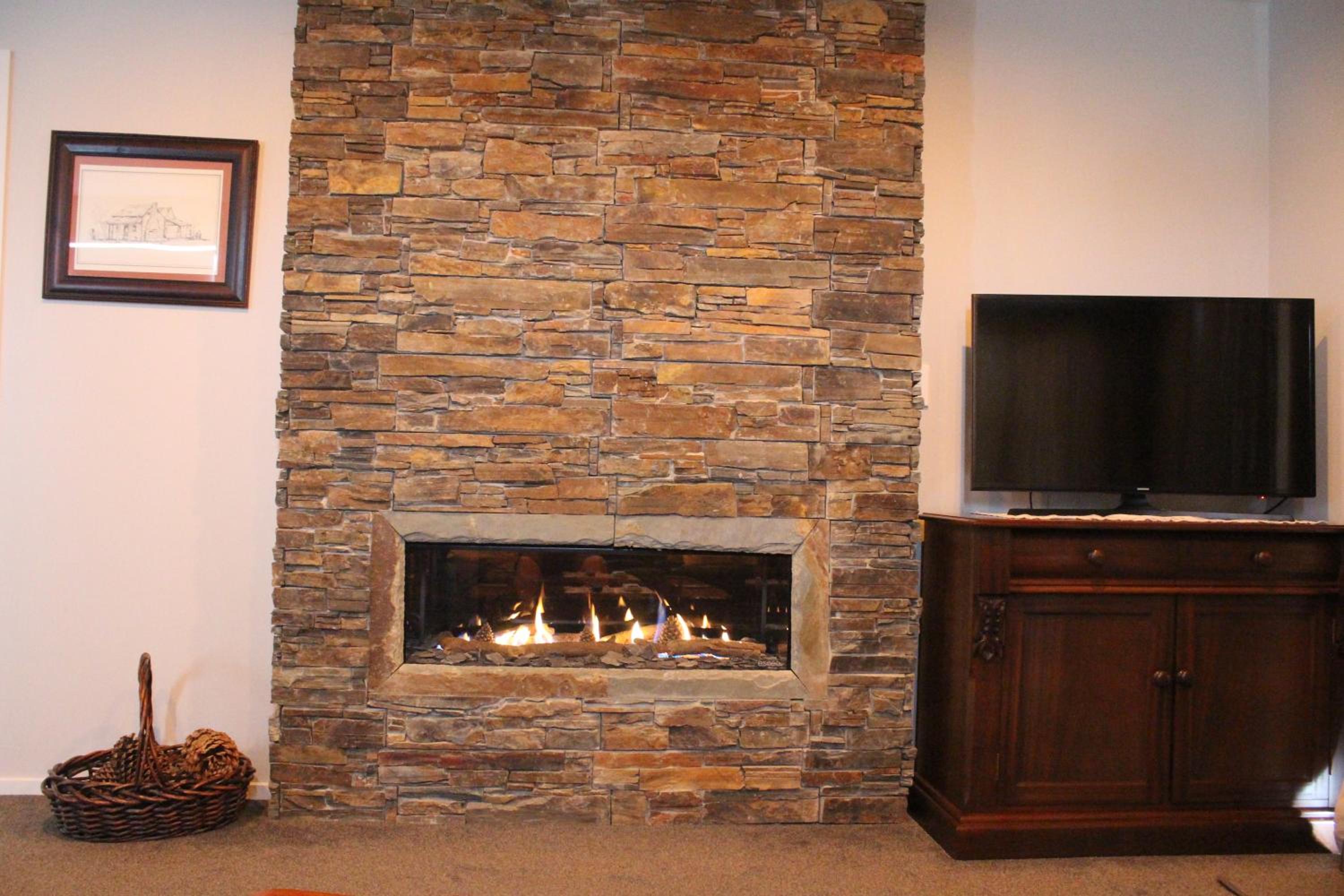 Superior One-Bedroom Apartment with Panoramic Lake View - Photo 11