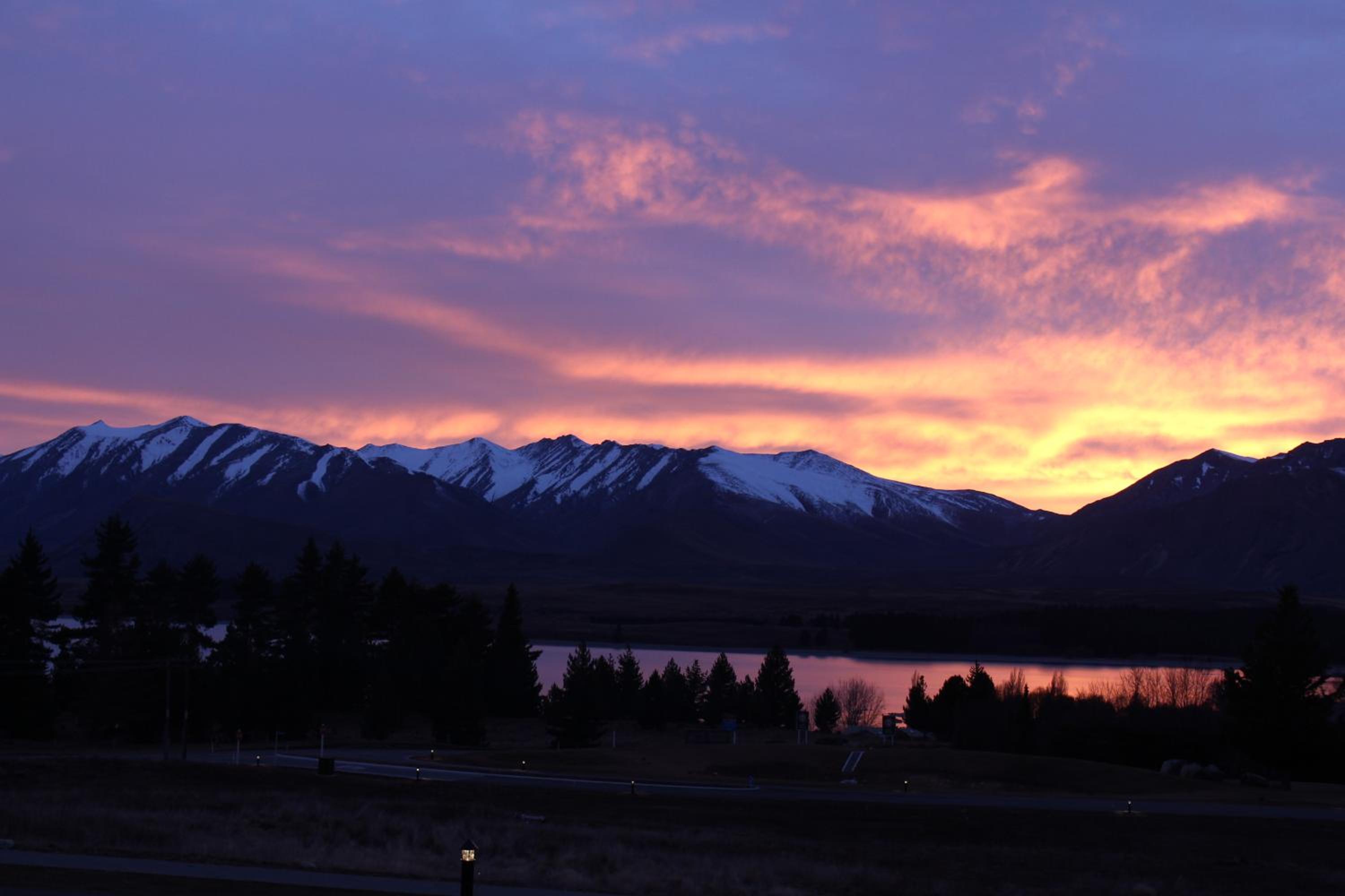 Superior One-Bedroom Apartment with Panoramic Lake View - Photo 9