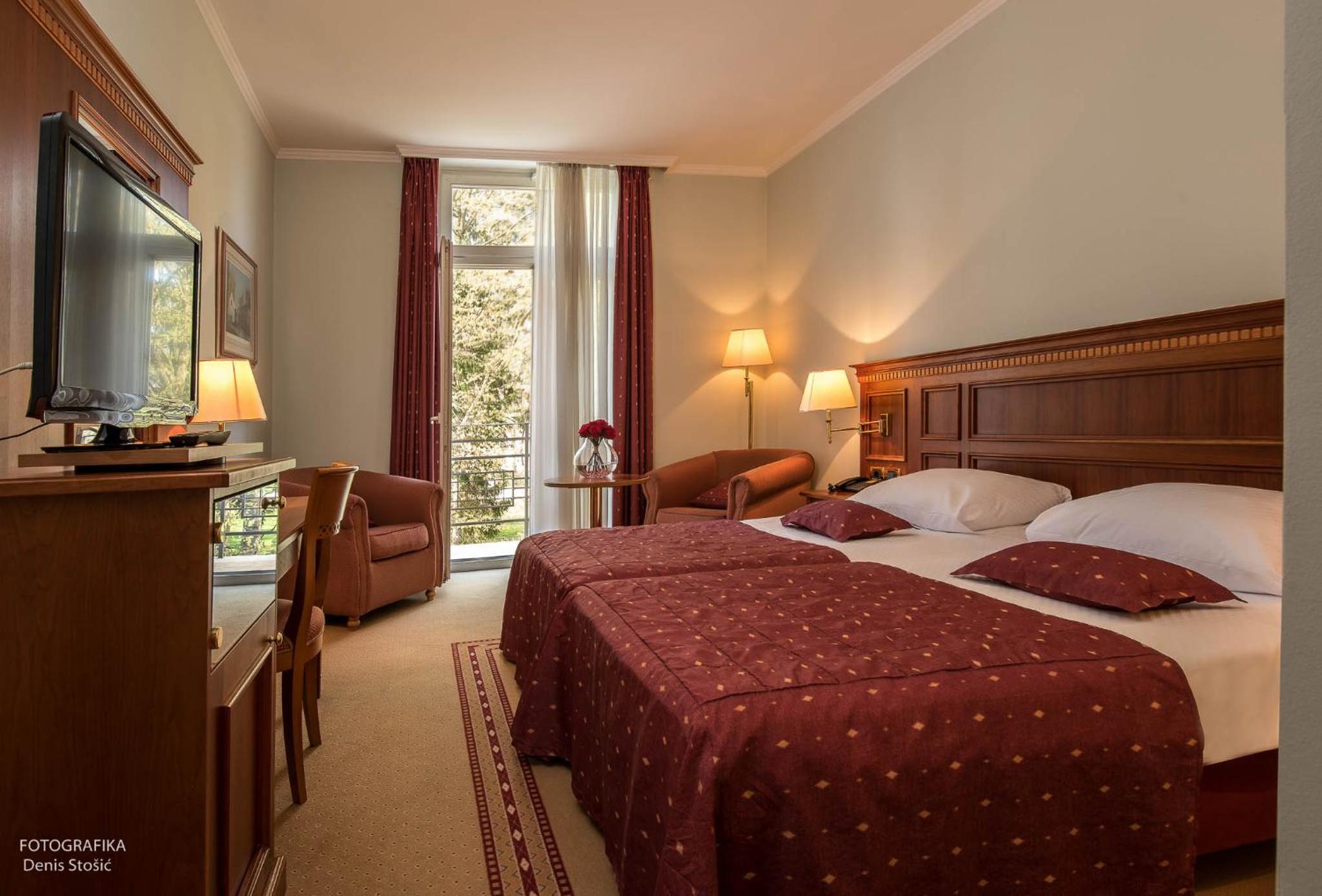 Comfort Double Room with Balcony - Photo 8
