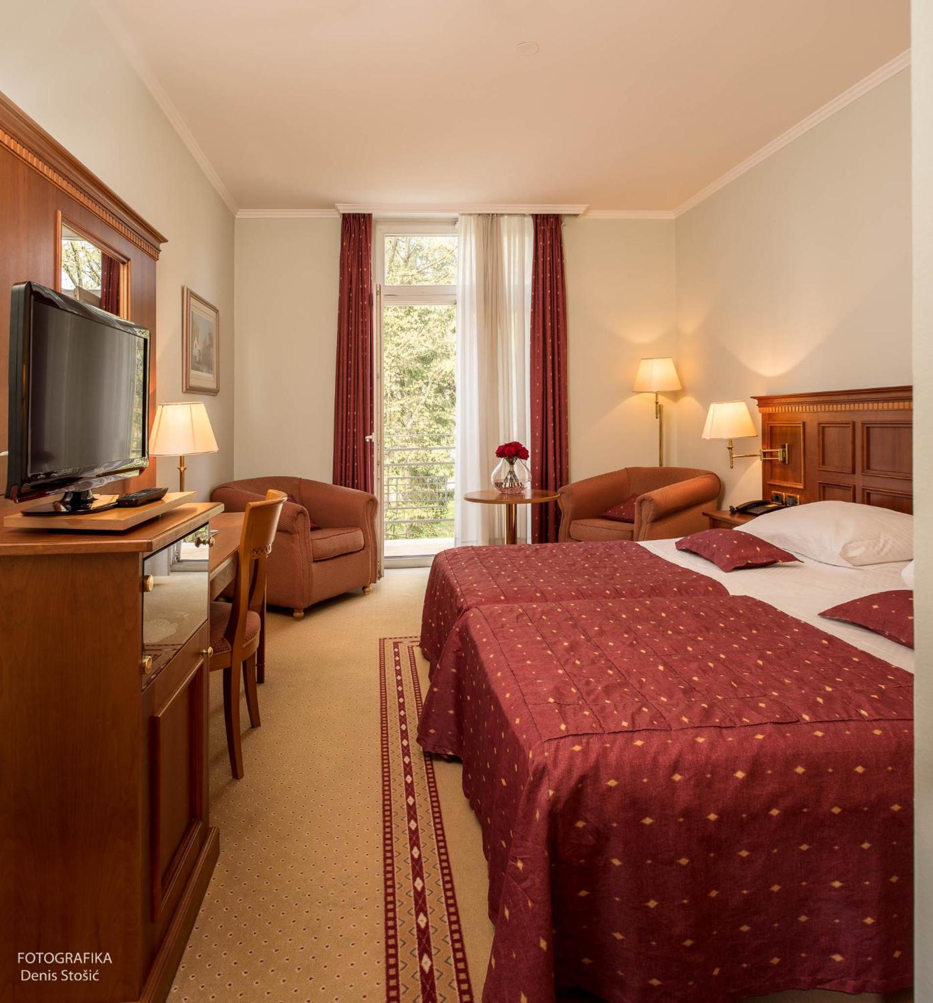 Comfort Double Room with Balcony - Photo 3