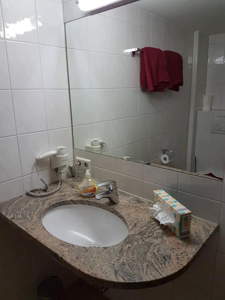 Small Single Room photo 3