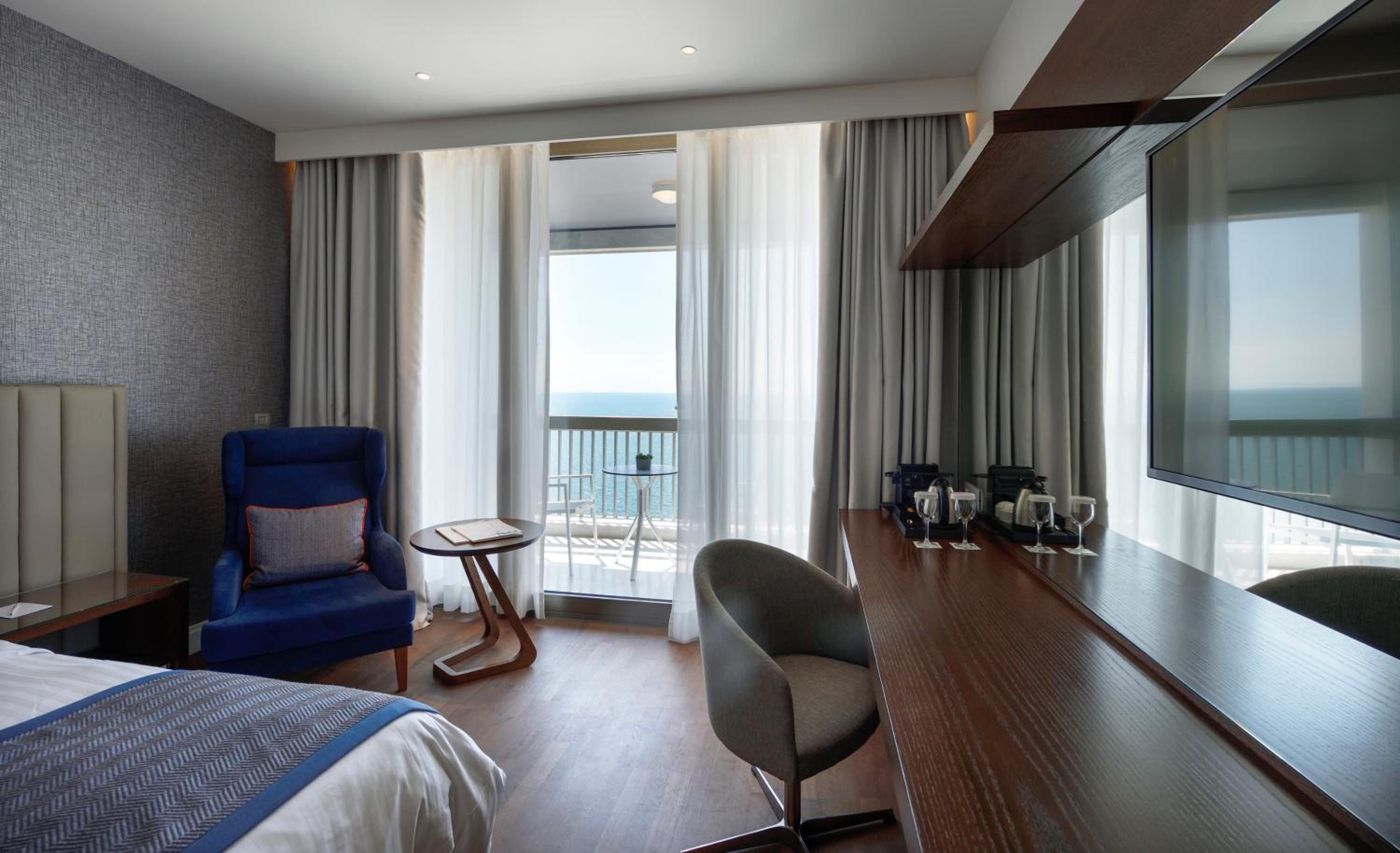 Executive Double Room with Sea View - Photo 8
