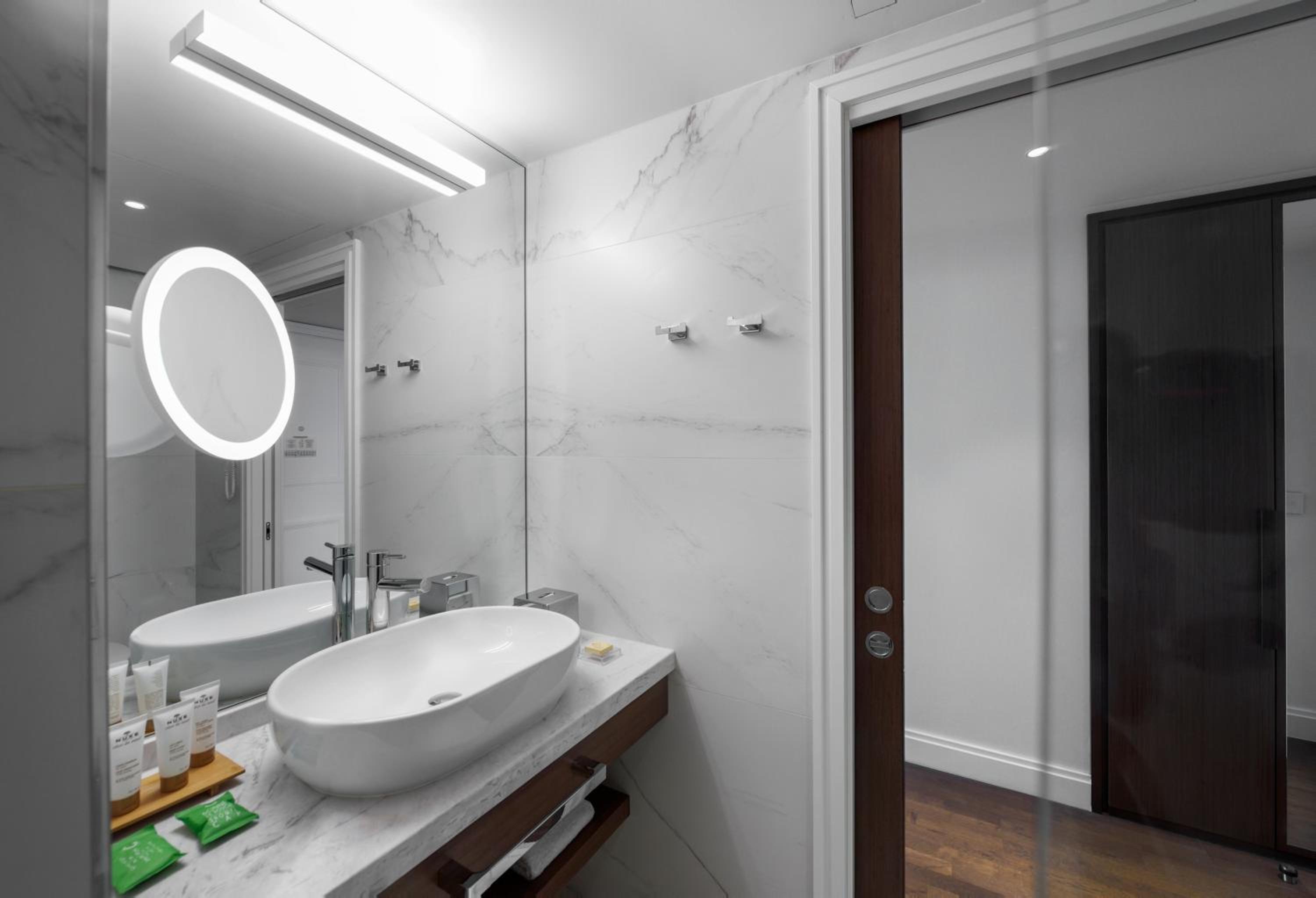 Executive Double Room with Sea View - Photo 4