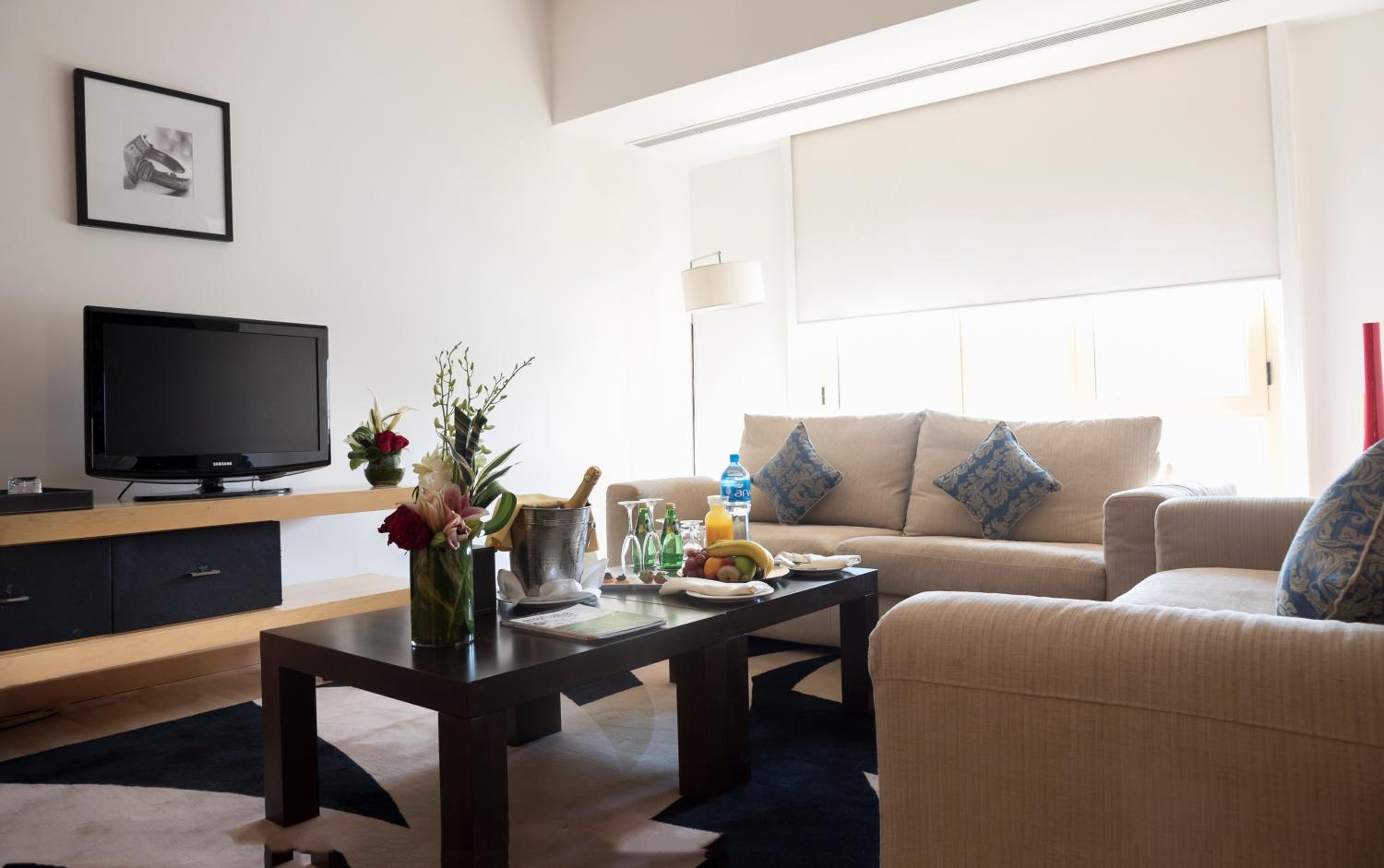 Avenue Suite with Luxury Lounge photo 2