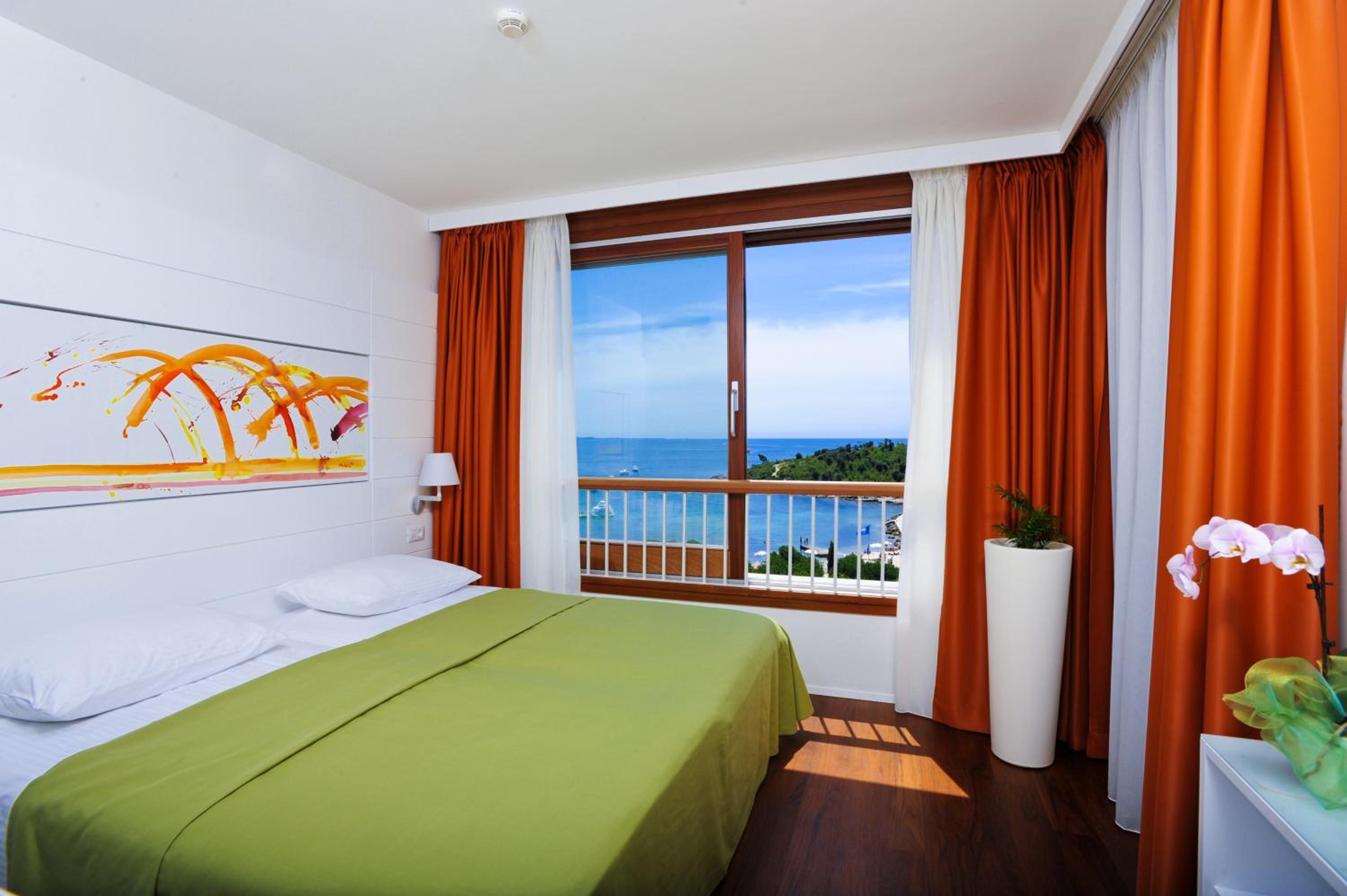 Premium Sea View Suite with Balcony - Photo 2