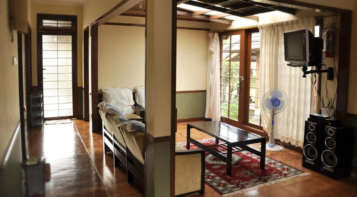 Three-Bedroom Villa - Photo 2