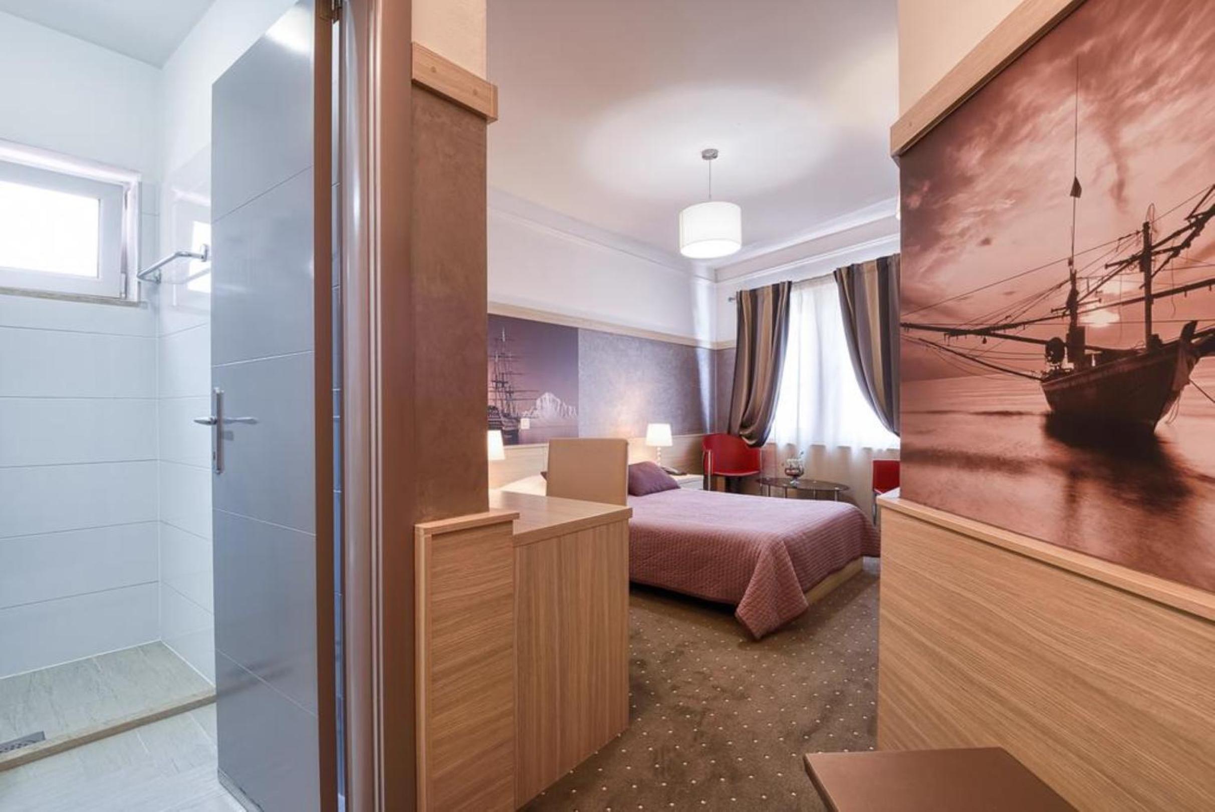 Double or Twin Room - Photo 8