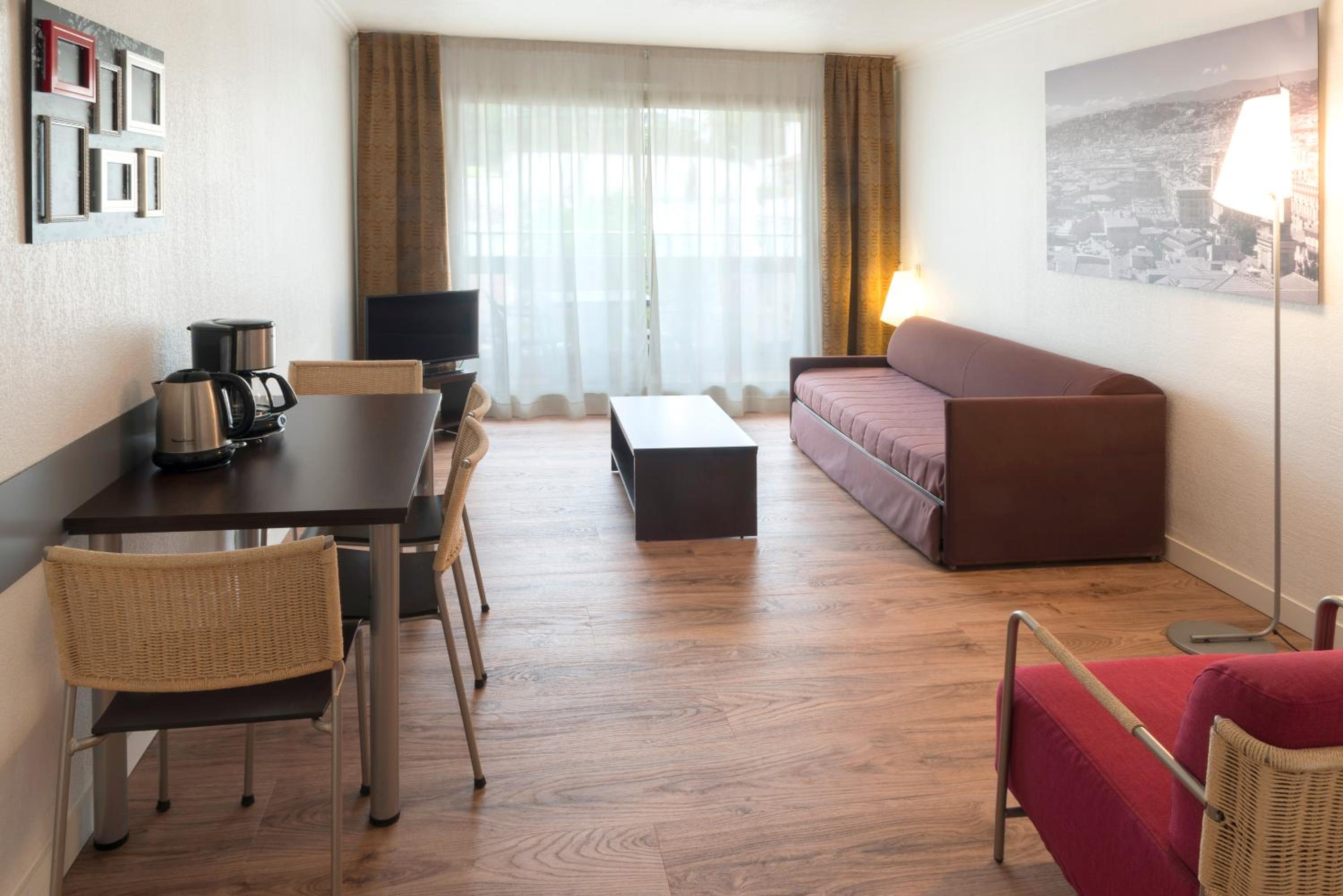 One-Bedroom Apartment with City View (4 Adults) photo 3