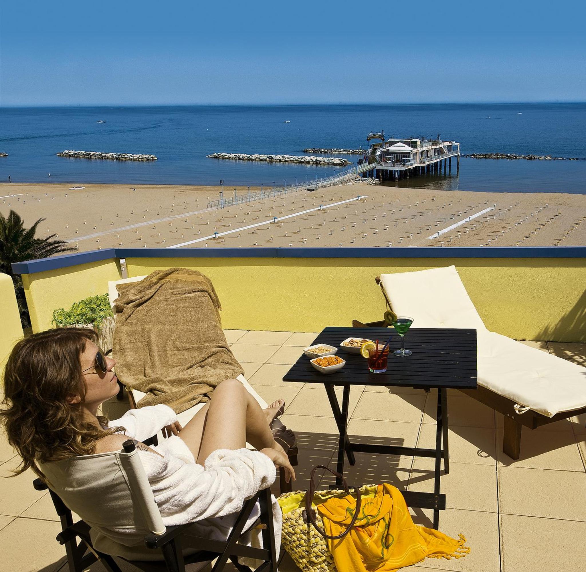 Deluxe Triple Room with Sea View photo 2