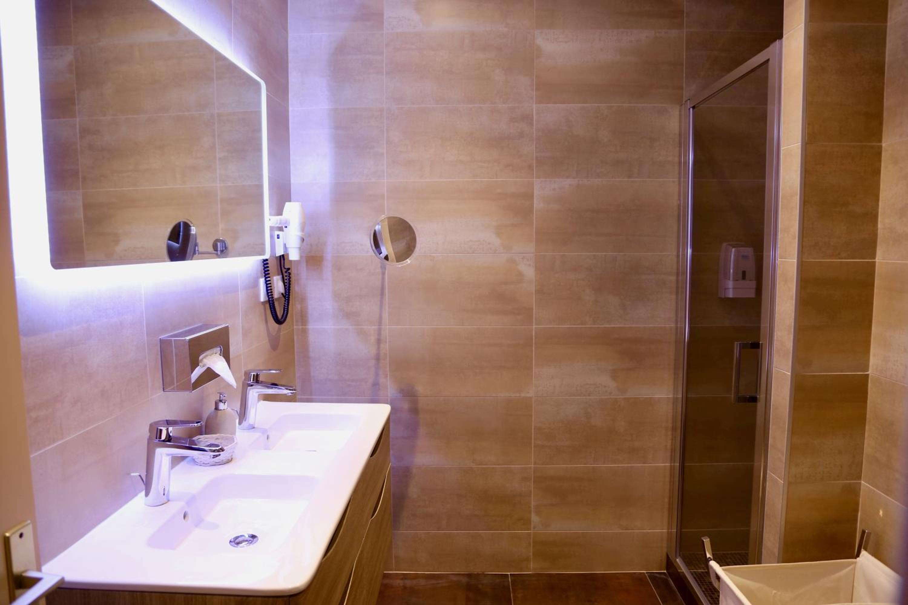 Double Room with Garden View - Photo 8