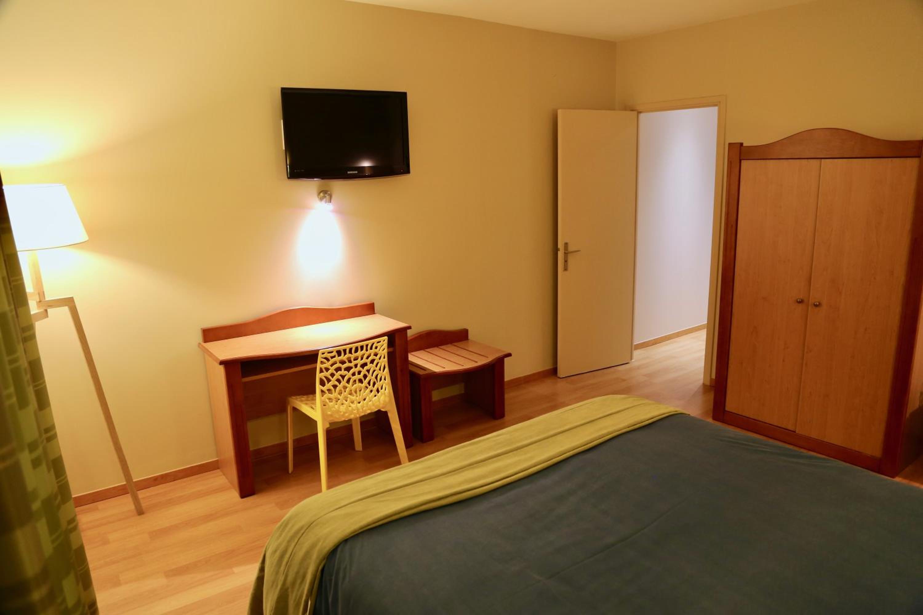 Deluxe Family Room - Photo 1