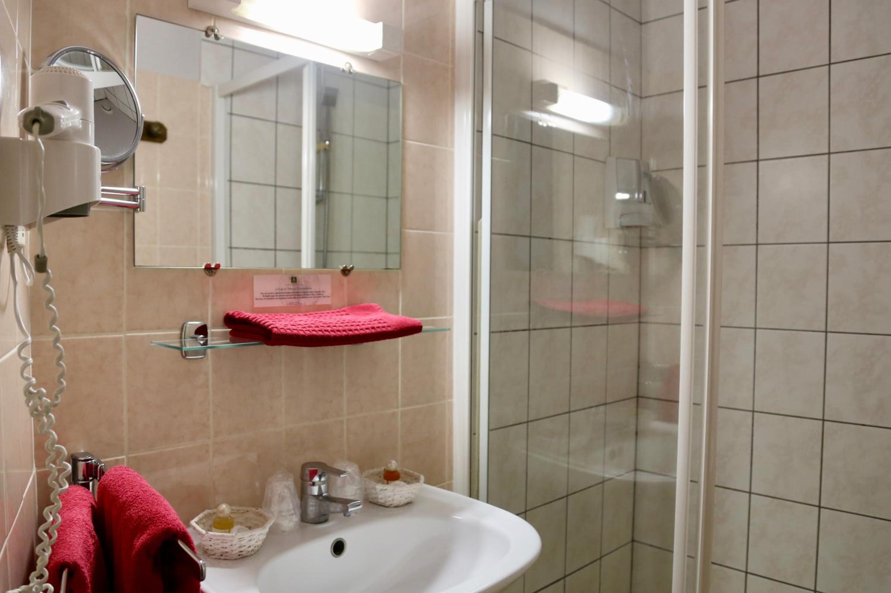 Small Double Room - Photo 5