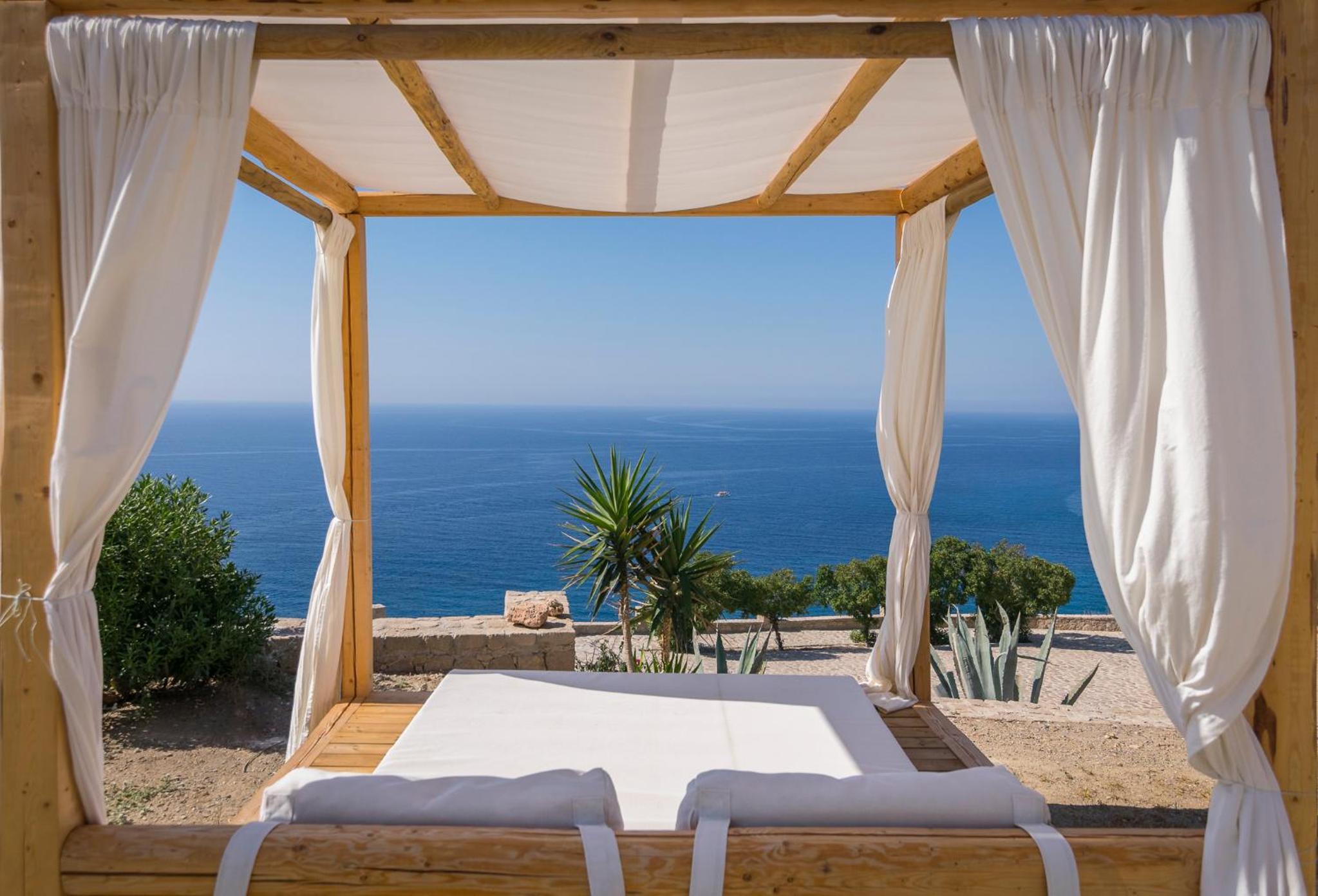 Deluxe Suite with Sea View photo 3