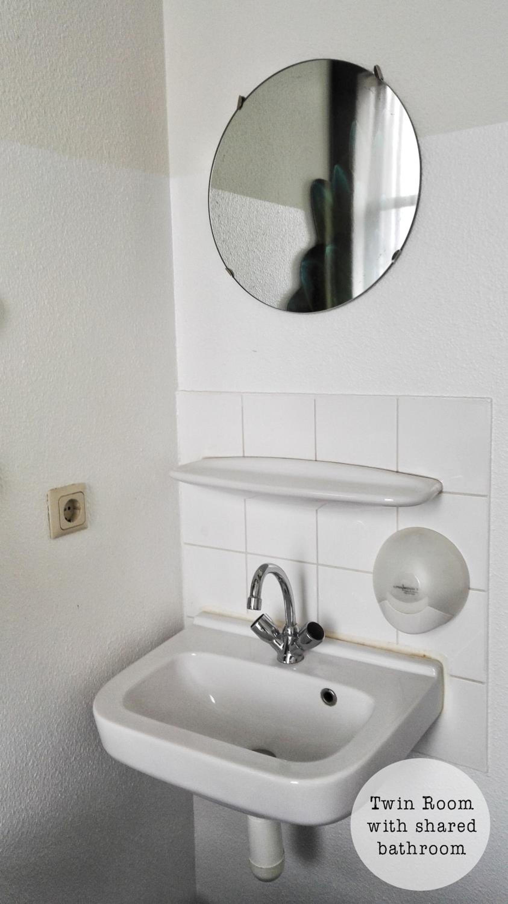 Twin Room with Shared Bathroom photo 3