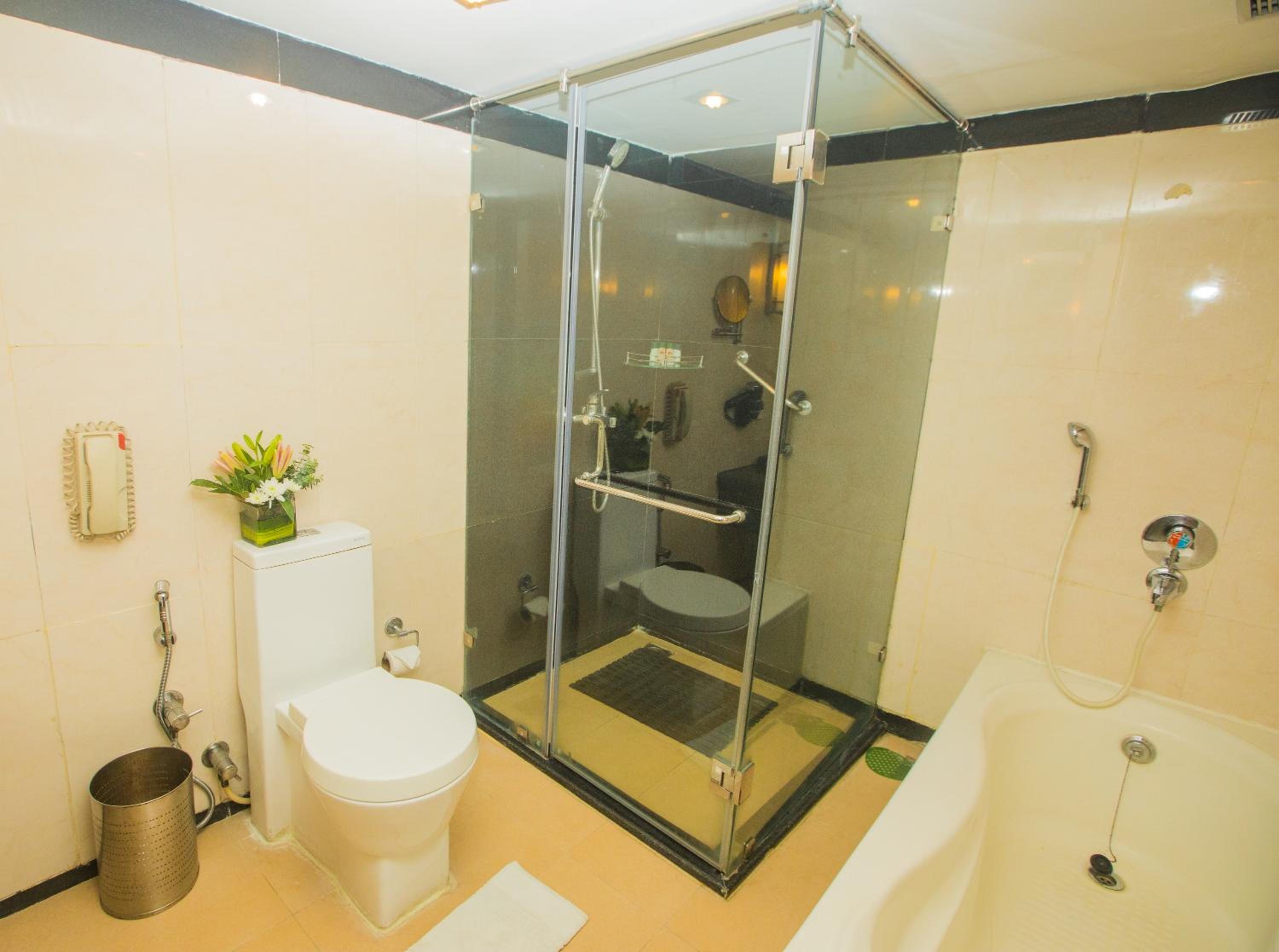 Suite - Photo 3