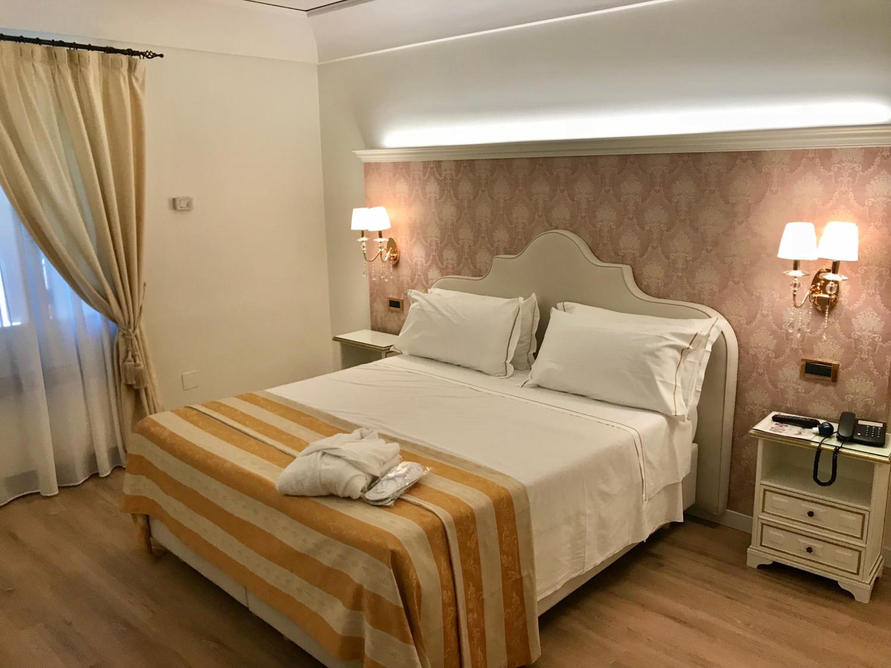 Classic Double or Twin Room - Photo 3