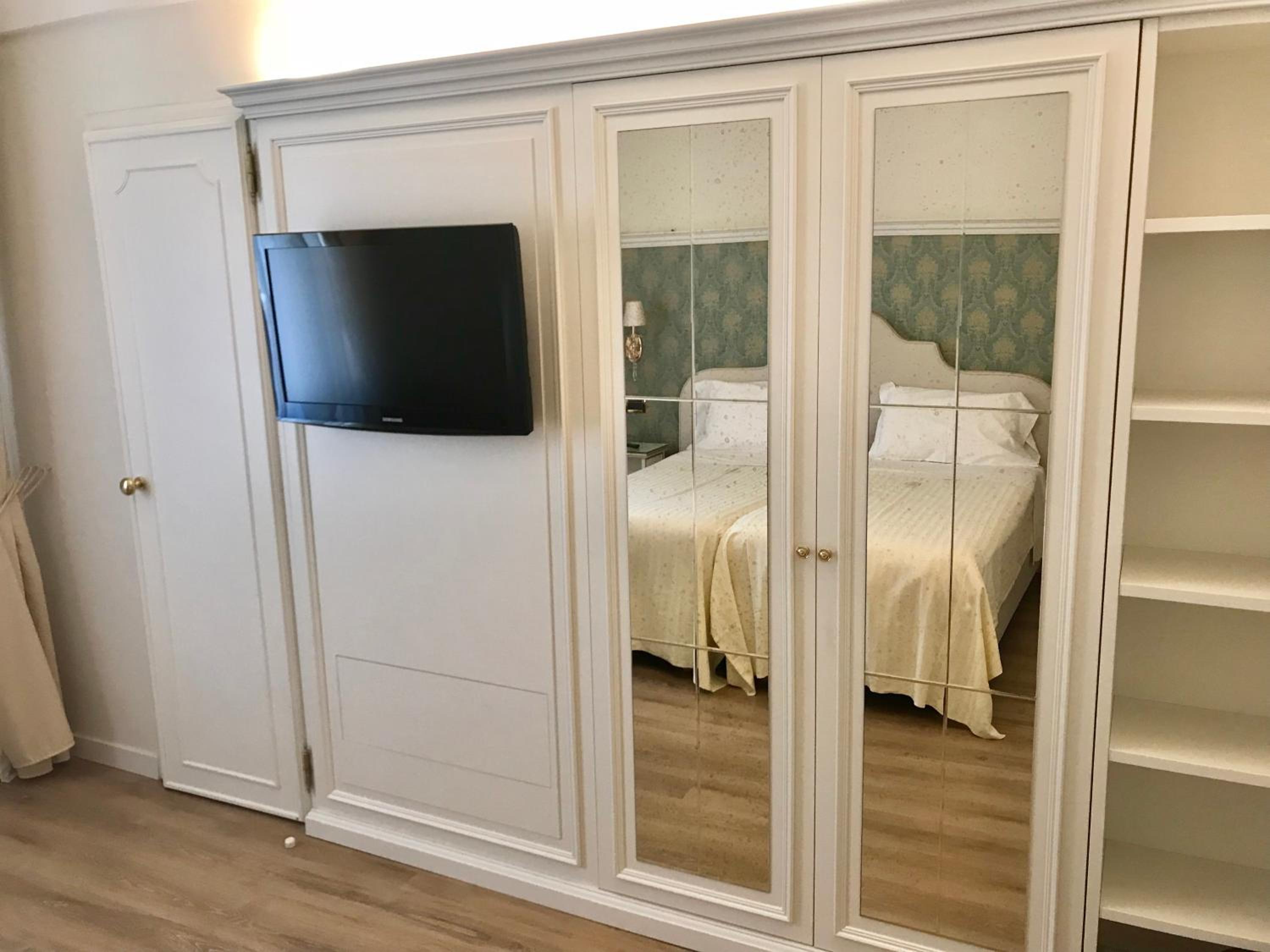 Classic Double or Twin Room - Photo 1